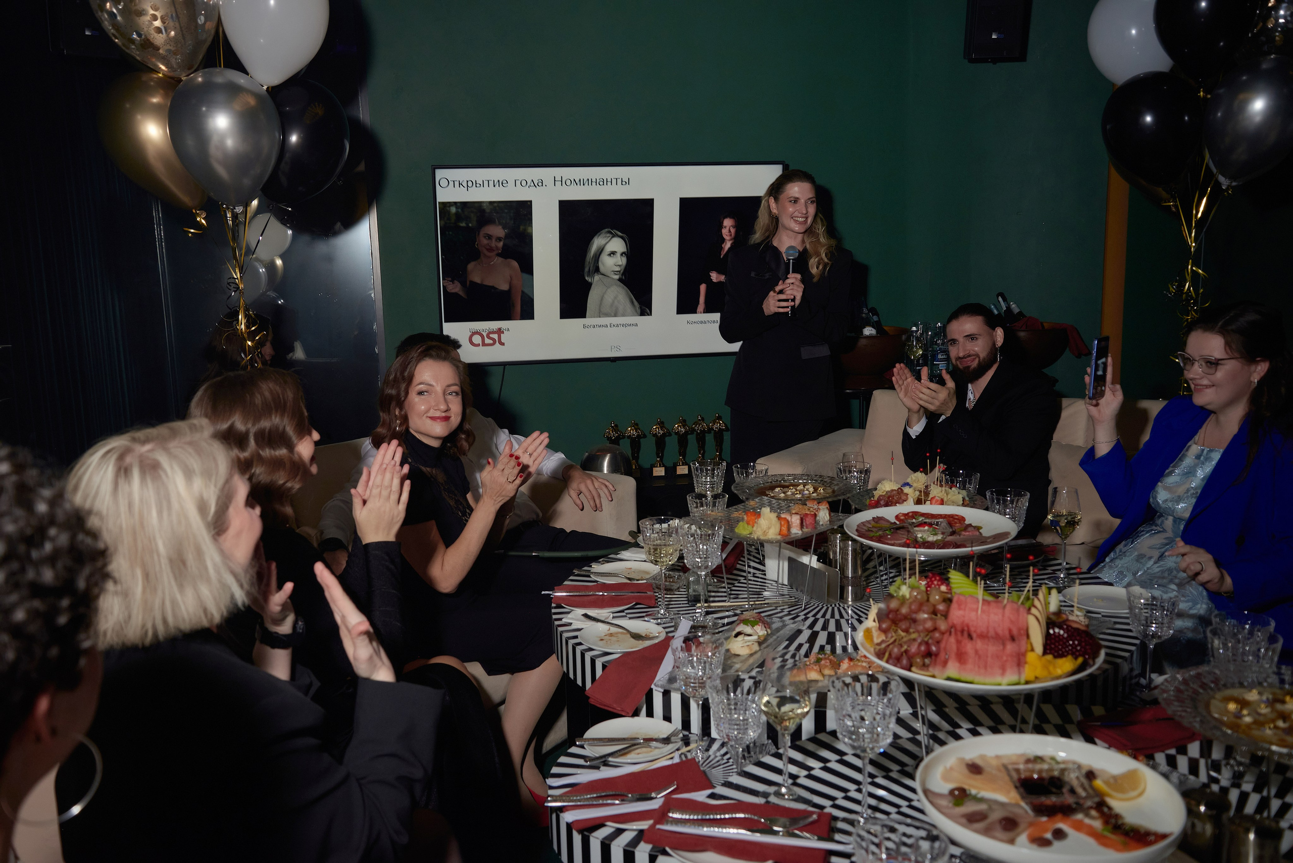 День рождения Светланы Пинигиной в караоке Divas. Наталия Дианова — фотограф для брендов и экспертов в Москве