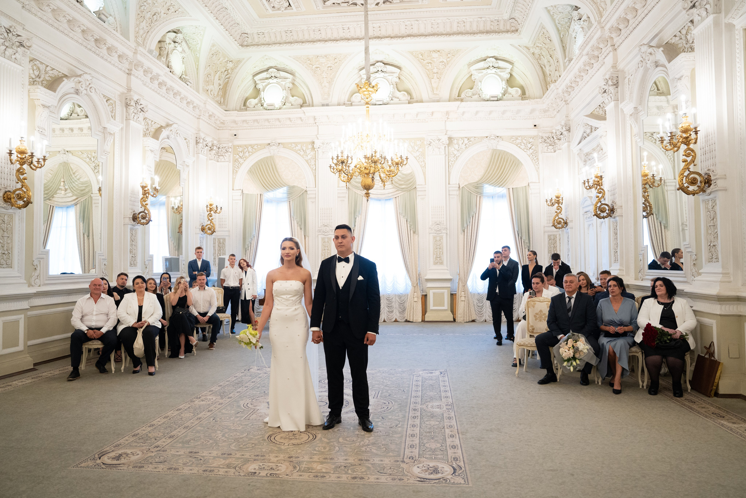 Виктория & Роман. Камерная городская свадьба в видовом ресторане в стиле современная классика. Свадебный фотограф организатор в Санкт-Петербурге Ассоль Опарина