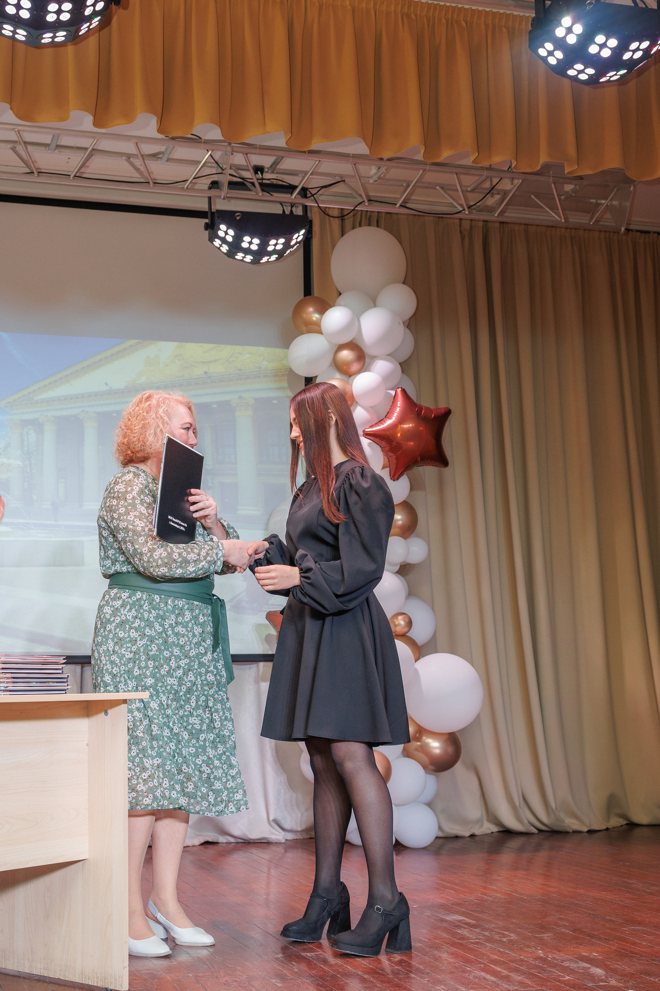 Вручение аттестатов. Свадебный и семейный фотограф в Новосибирске Ирина Дорошкова