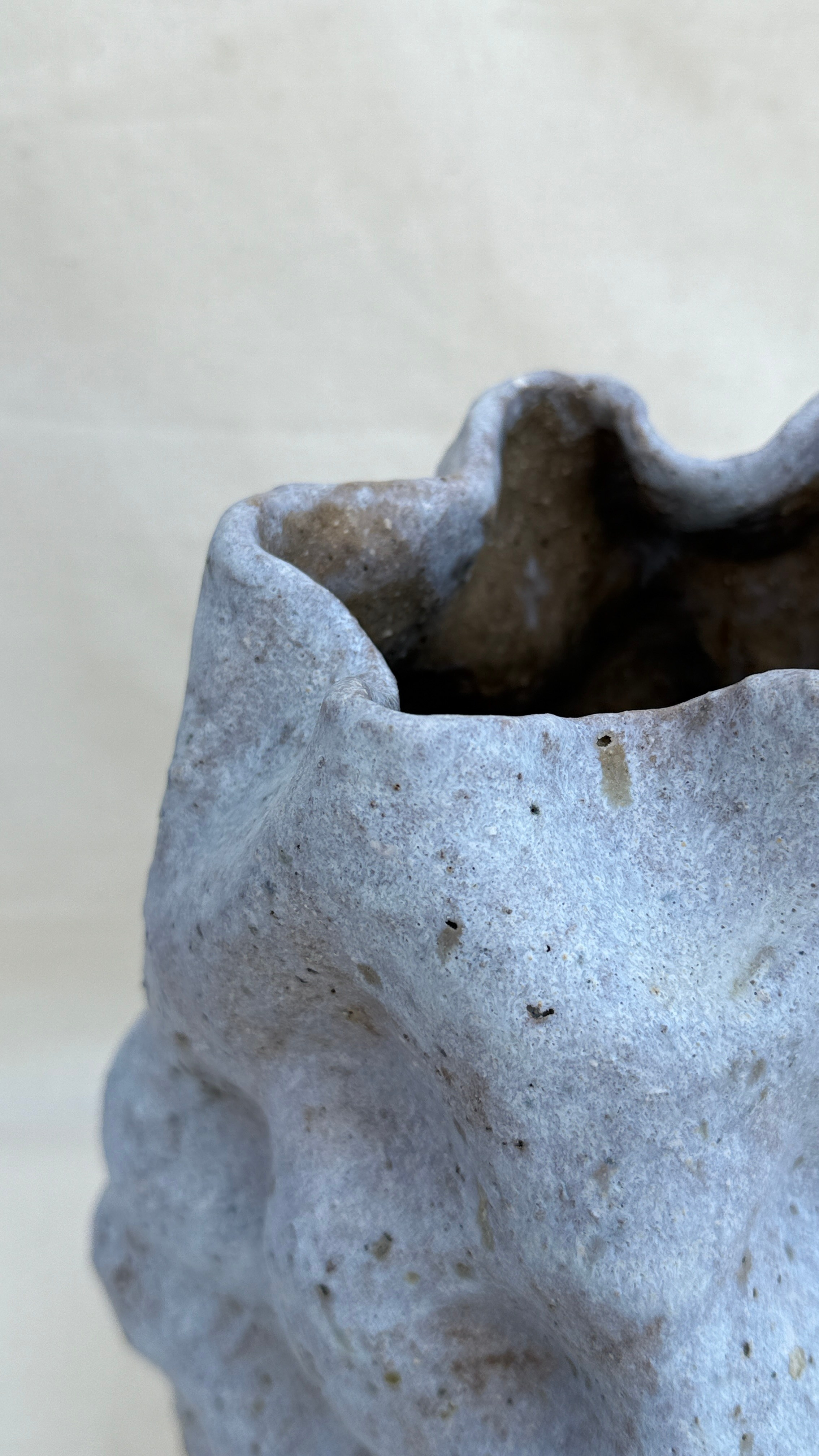 Ваза «Большой серый камень». Арт-керамика Катерины Жизневской