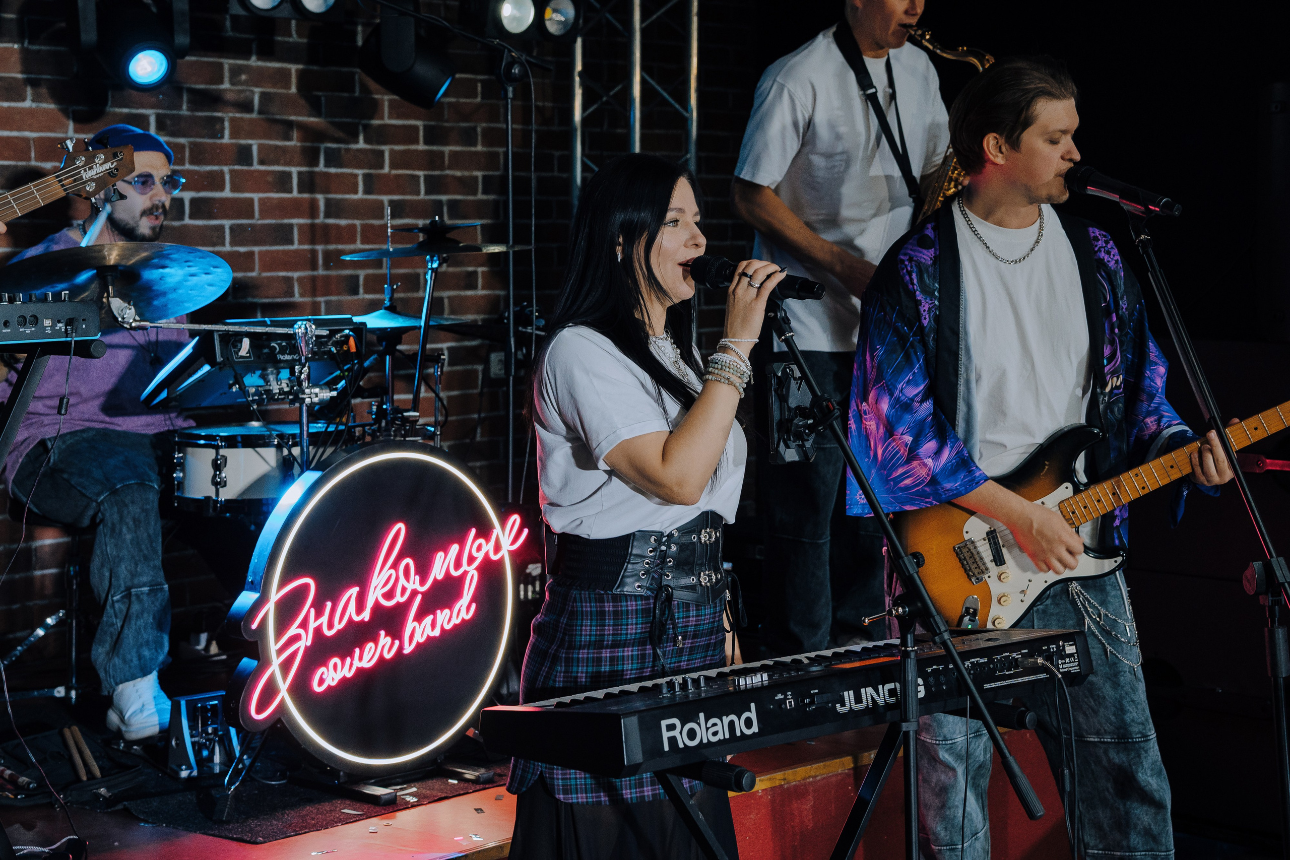 20 ЛЕТ МЕГАПОЛИС ЧЕЛЯБИНСК ХЕДЛАЙНЕР ЕЛКА. Репортажный фотограф Зуев Роман г. Челябинск