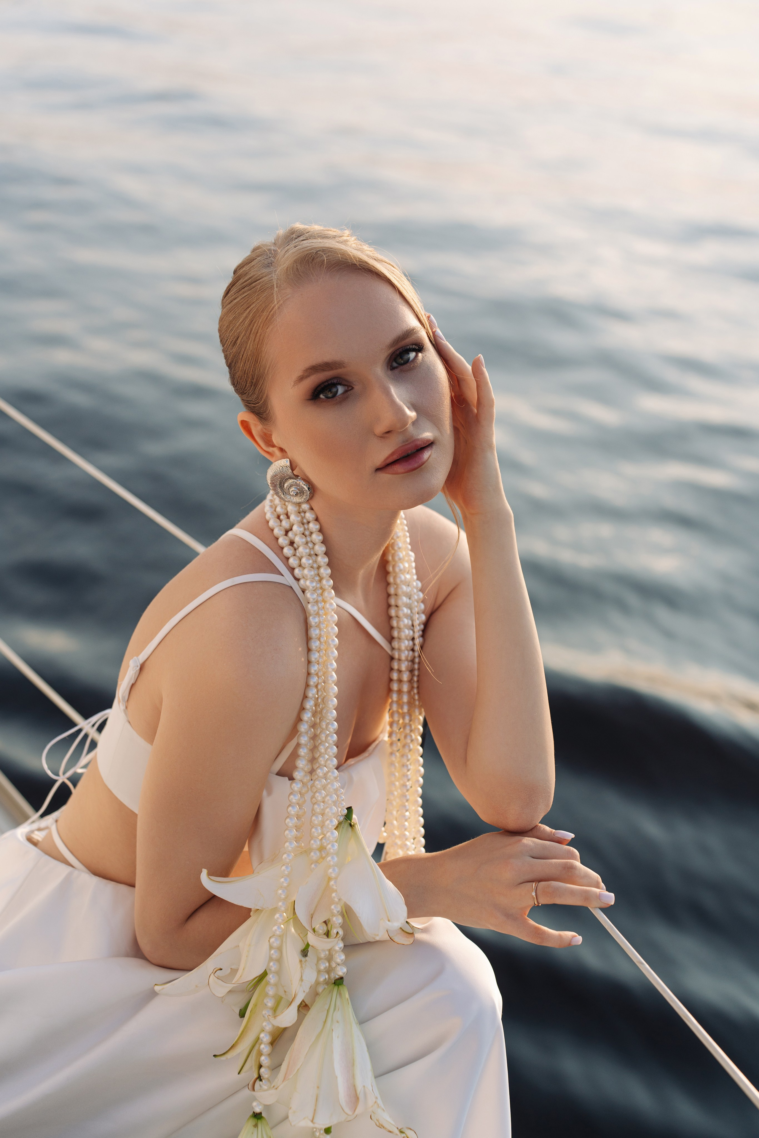 Свадебная фотосессия на яхте на закате (Пироговское водохранилище)