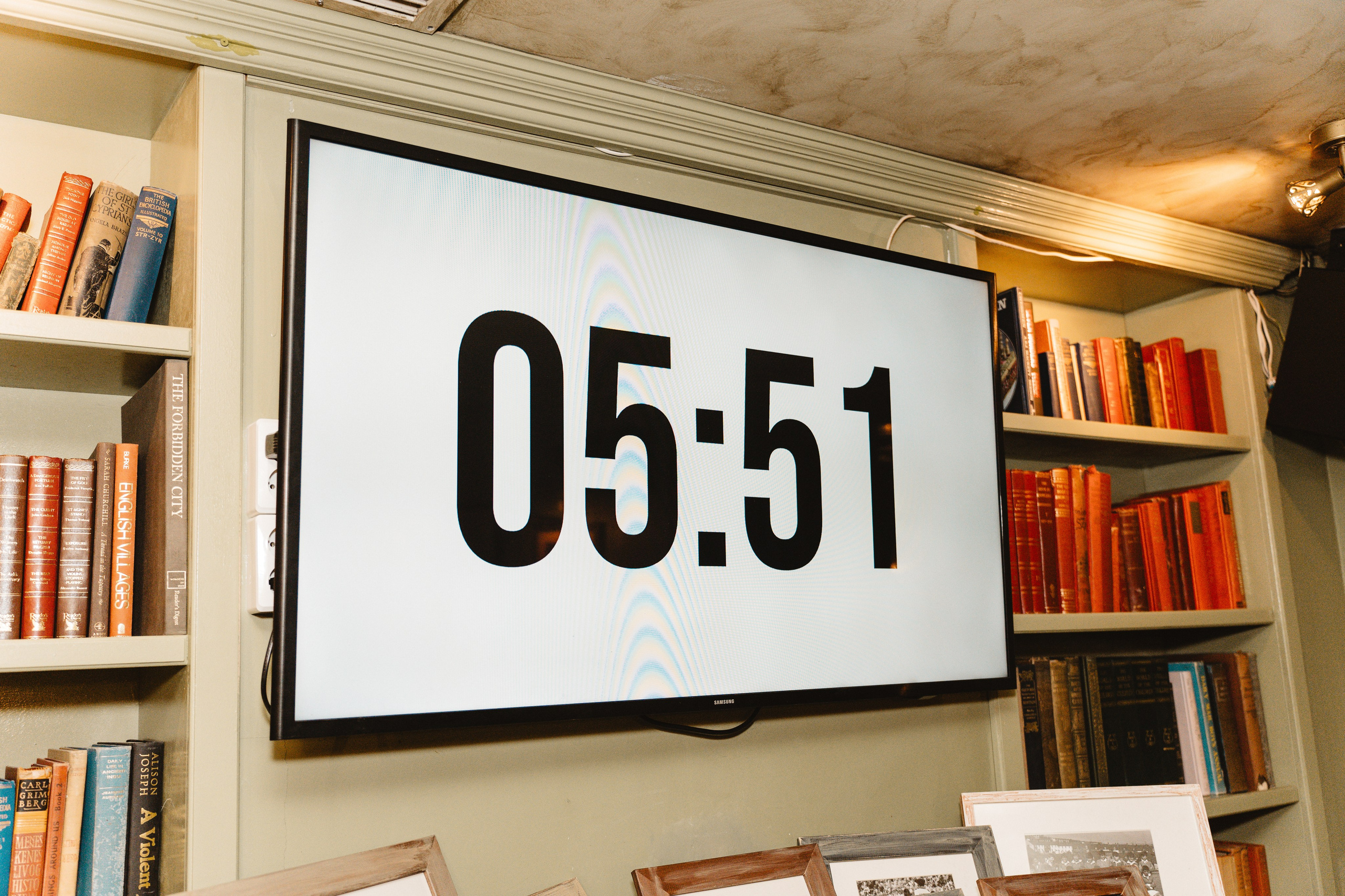 Intellectual games. Я занимаюсь событийной, свадебной, товарной, студийной… фотографией