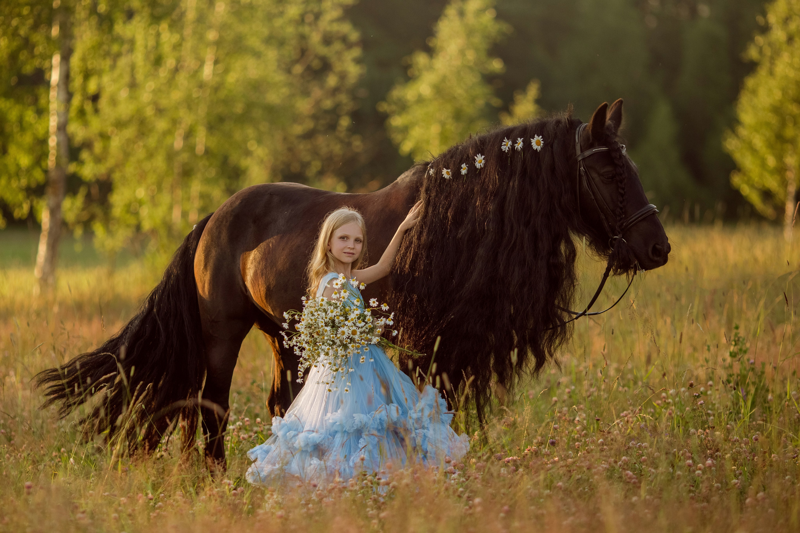 Детская фотосессия с пони и цветами