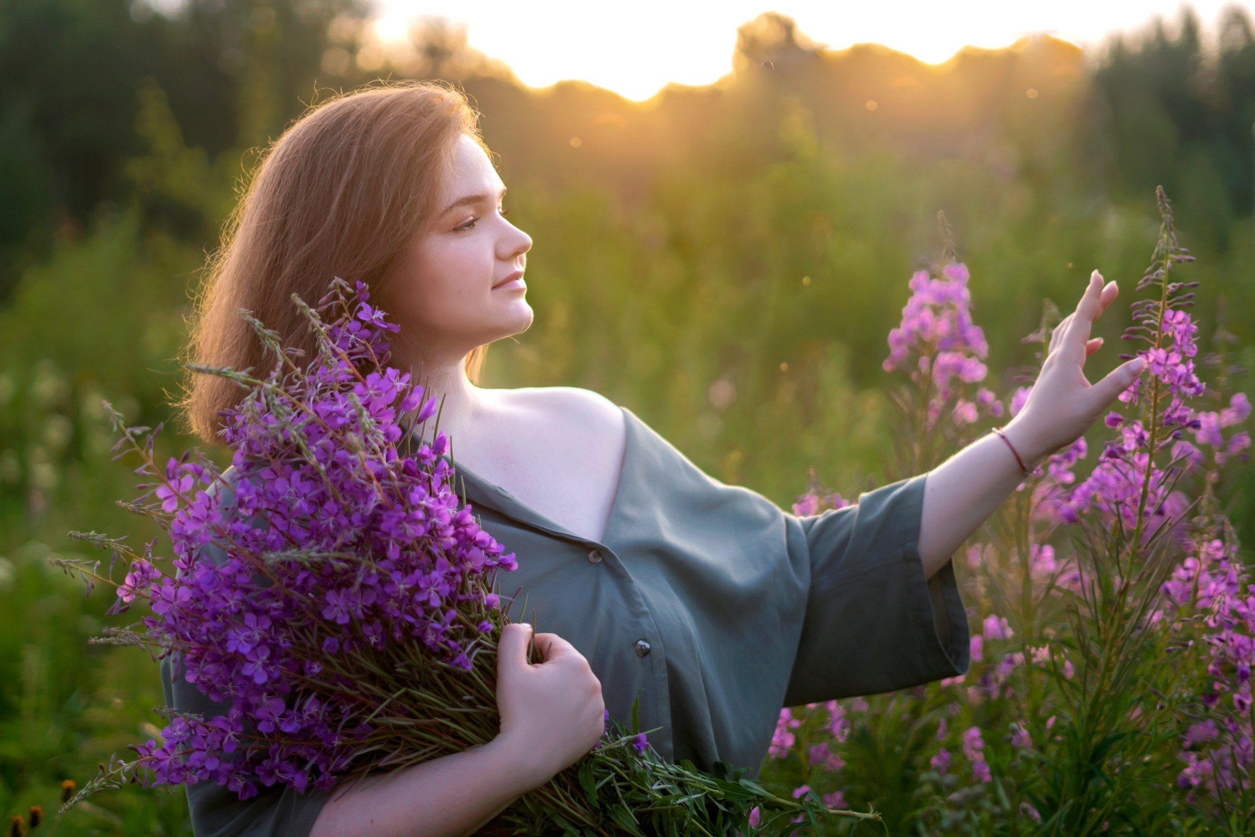 Съемка с иван чаем на расвете. Мила Посвит Фотограф новорожденных в Тобольске