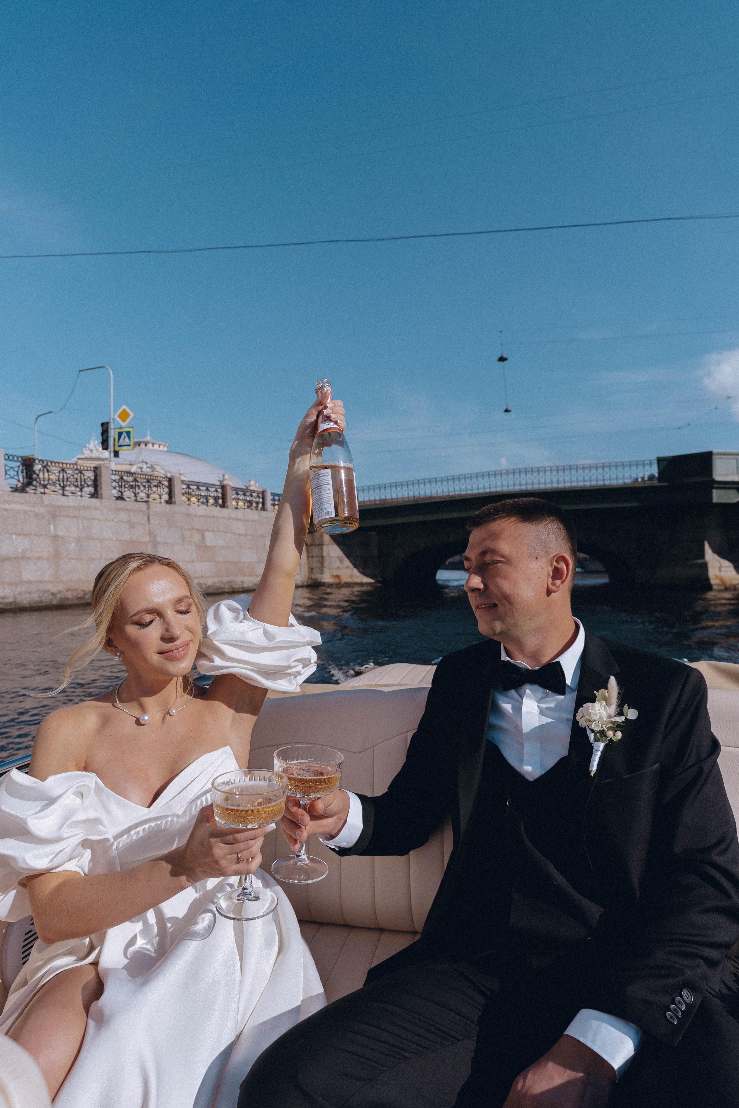 СВАДЕНБНАЯ СЬЕМКА НА КАТЕРЕ ПО КАНАЛАМ САНКТ-ПЕТЕРБУРГА И В АКВАТОРИИ НЕВЫ. Профессиональный фотограф, Санкт-Петербург — Виктория Богомолова