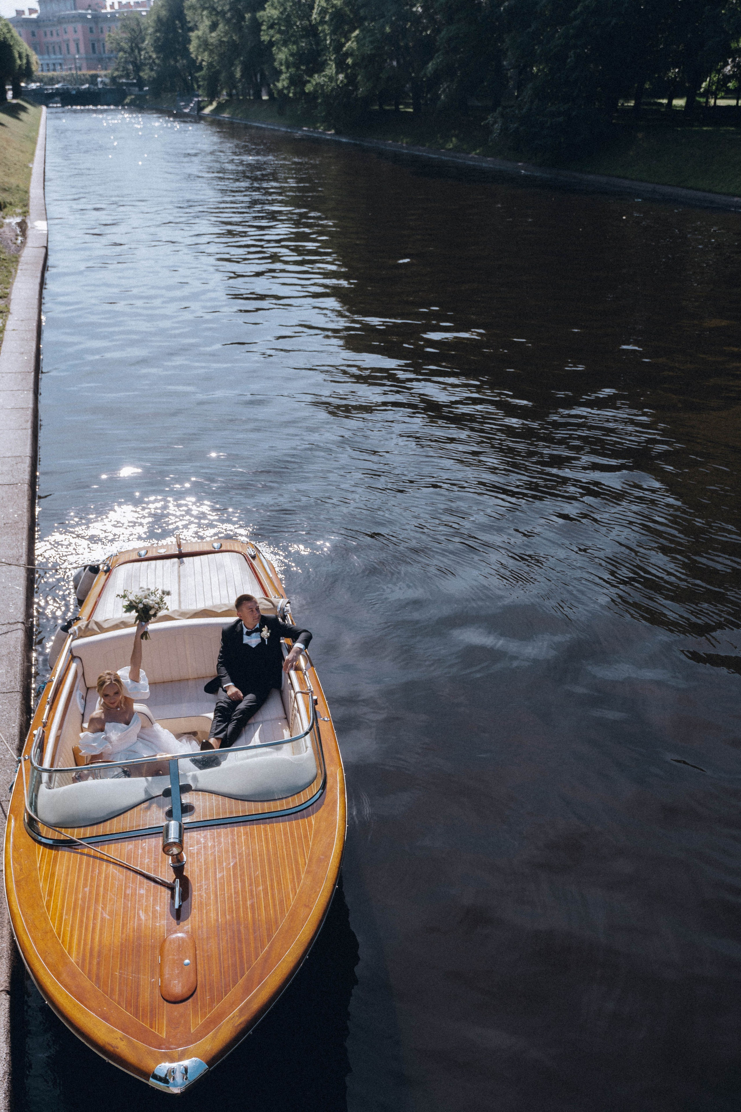 СВАДЕНБНАЯ СЬЕМКА НА КАТЕРЕ ПО КАНАЛАМ САНКТ-ПЕТЕРБУРГА И В АКВАТОРИИ НЕВЫ. Профессиональный фотограф, Санкт-Петербург — Виктория Богомолова