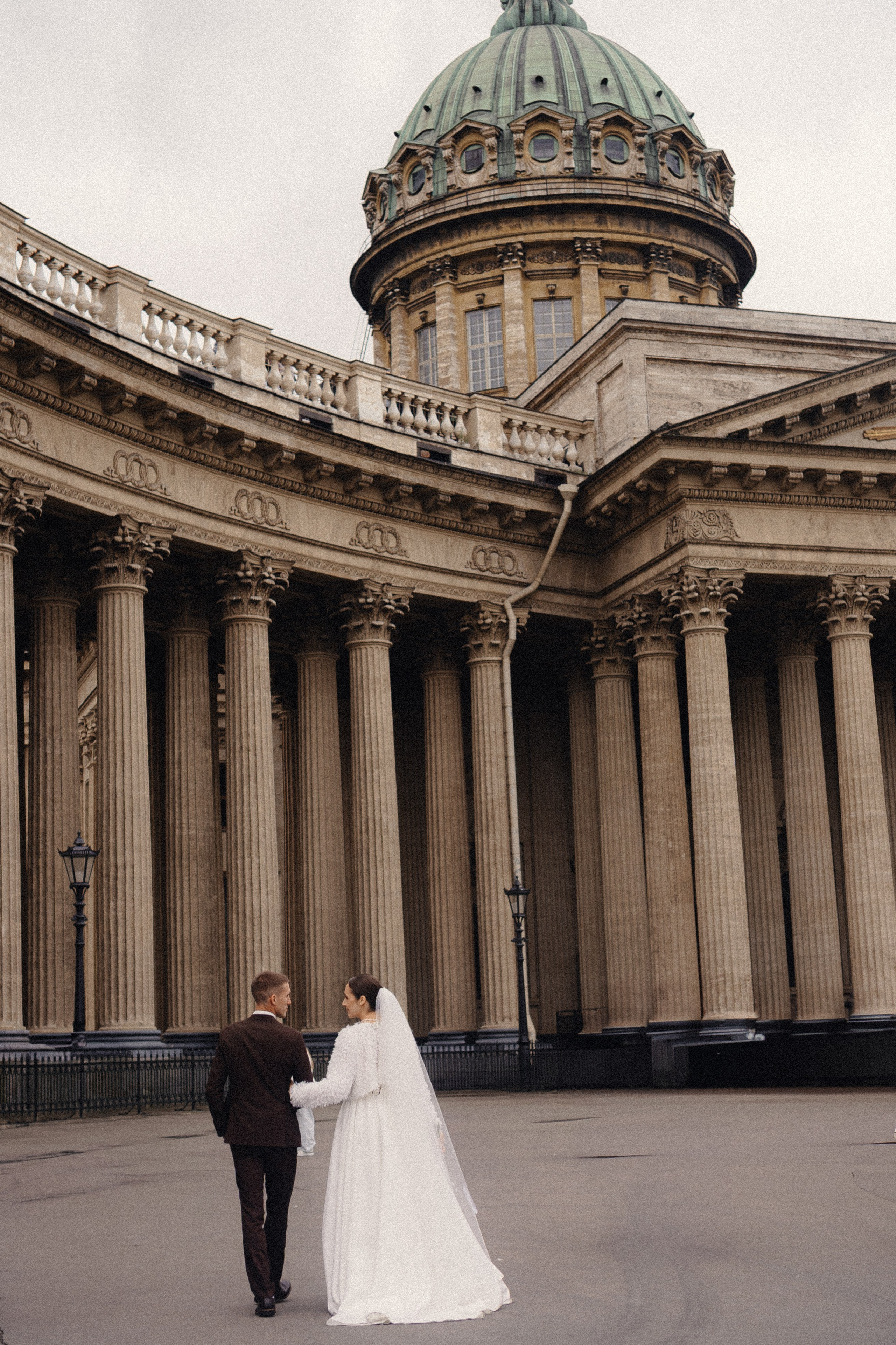СВАДЕБНАЯ ПРОГУЛКА В САНТК-ПЕТЕРБУРГЕ (ИСАКИЕВСКИЙ СОБОР, ЗИМНЯЯ КАНАВКА, ЭРМИТАЖ И БОЛЬШАЯ МОРСКАЯ УЛИЦА). Профессиональный фотограф, Санкт-Петербург — Виктория Богомолова