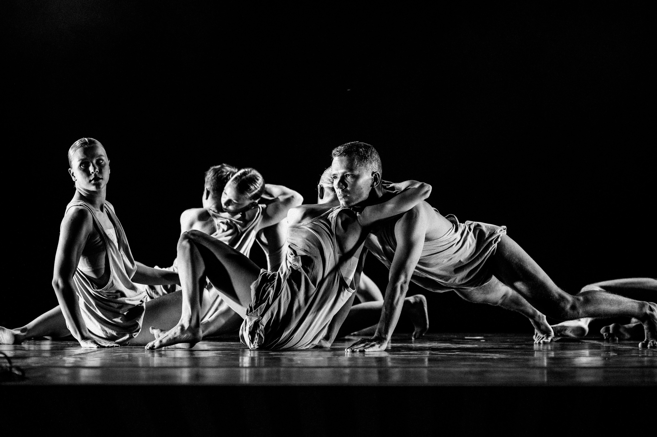 Фотосъемка театральной постановки в Ростове-на-Дону - чб фотография выступления