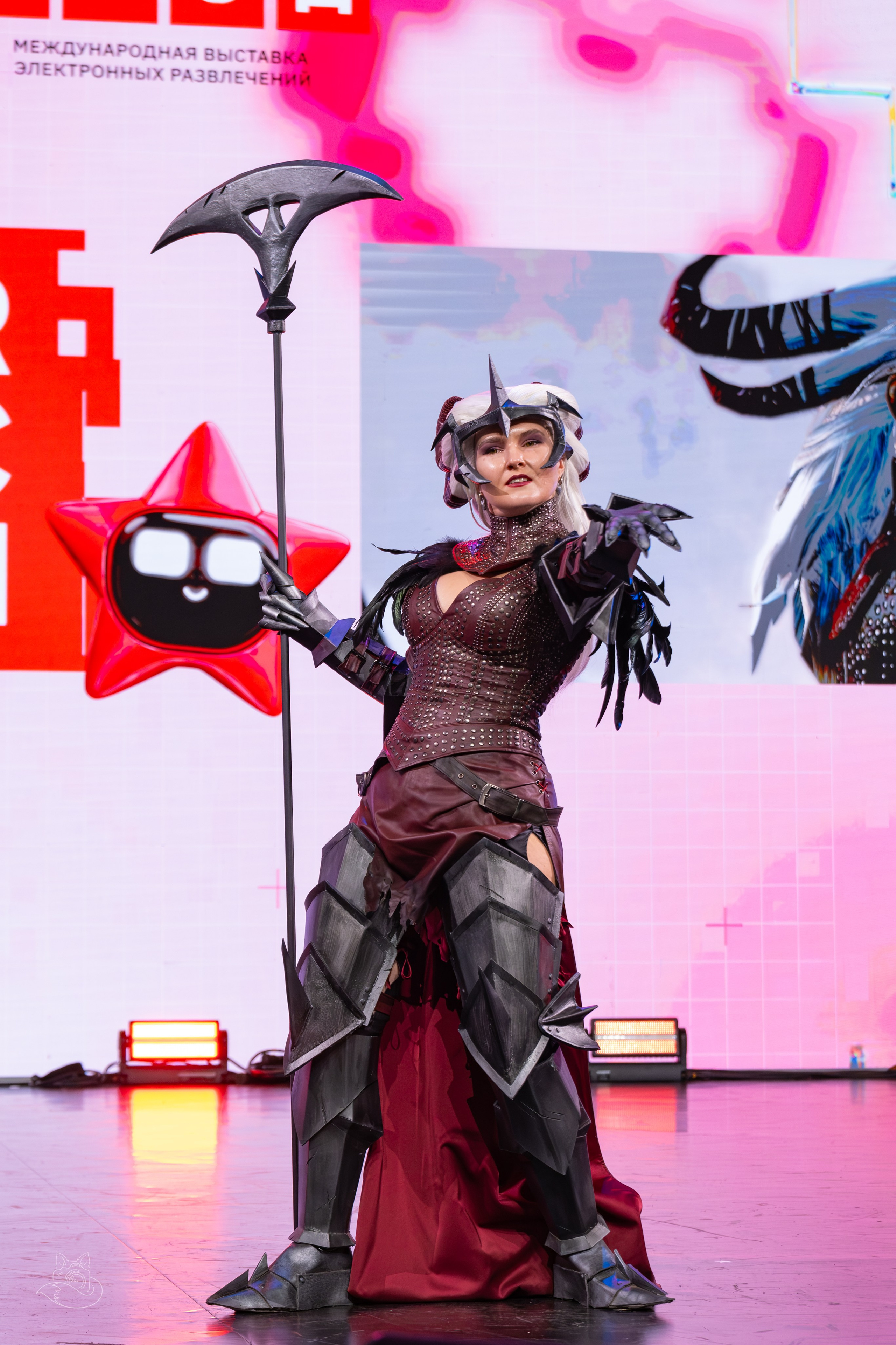 Сцена РЭД ЭКСПО 2024. Косплей фотограф