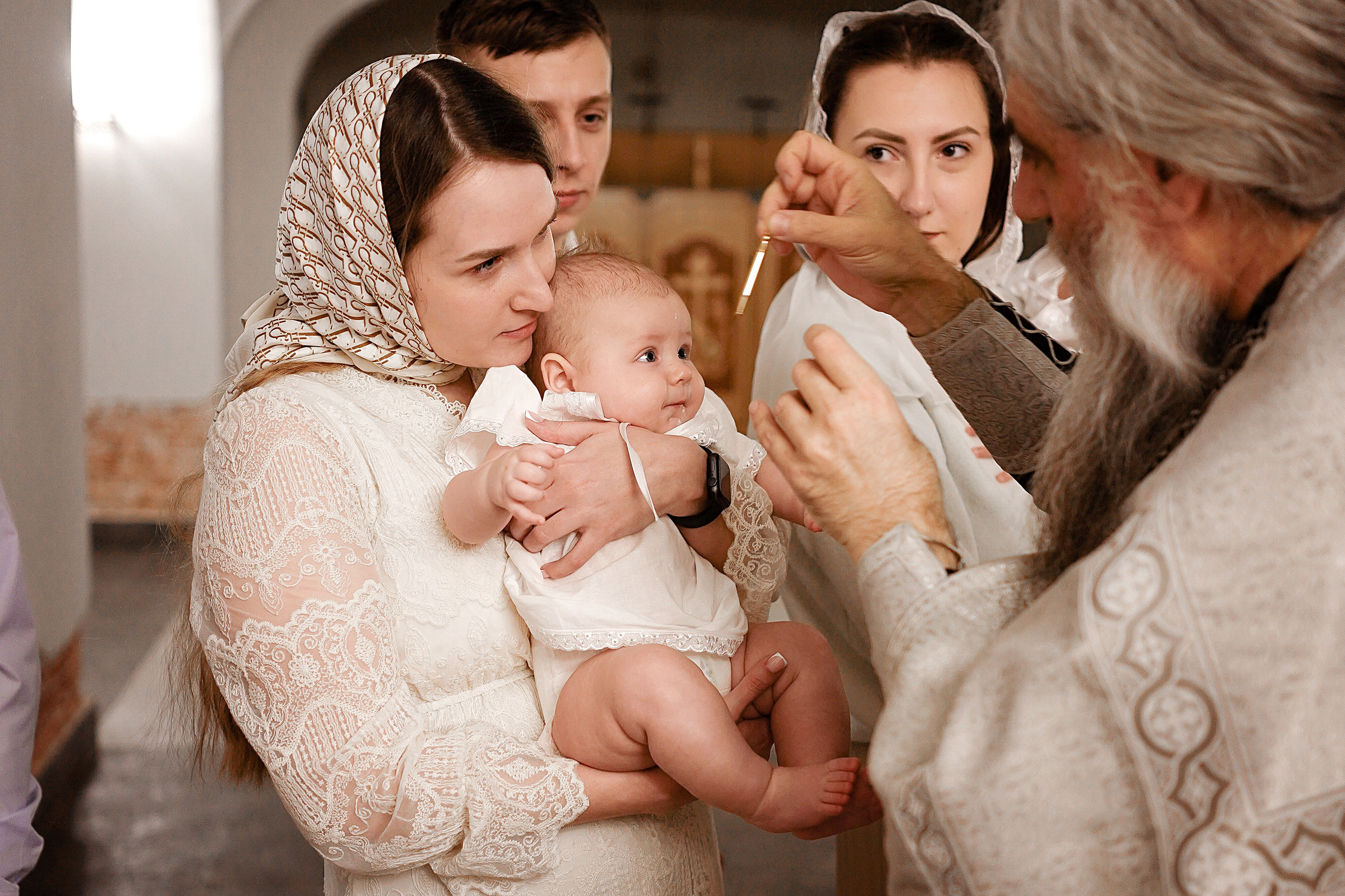 Таинство Крещения в храме Живоначальной Троицы в Троицке. Семейный и детский фотограф в Москве Екатерина Офицерова