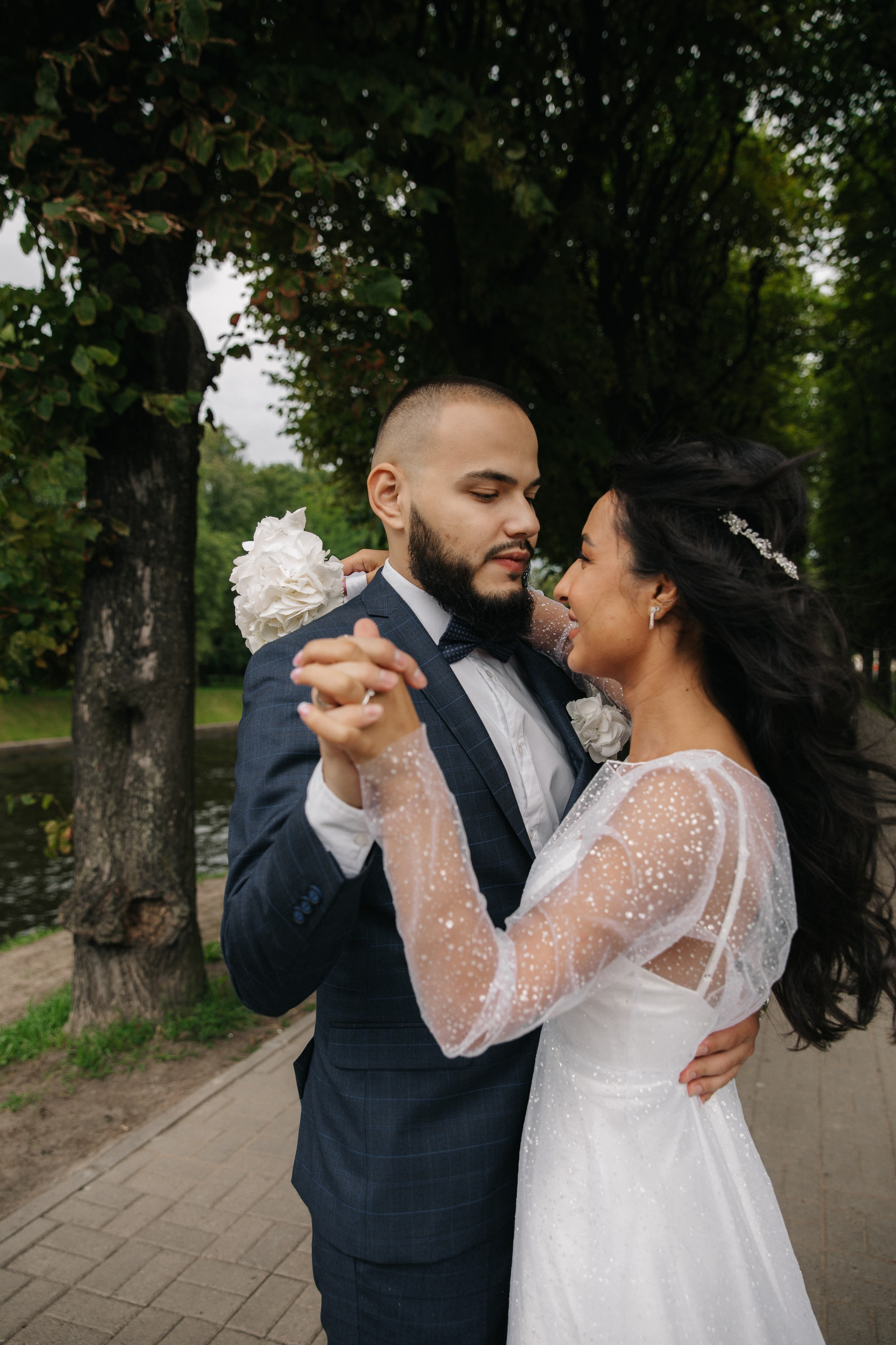 ВЫБОРГСКИЙ ЗАГС | июль, центр. Свадебный фотограф в Санкт-Петербурге Полина Корзухина