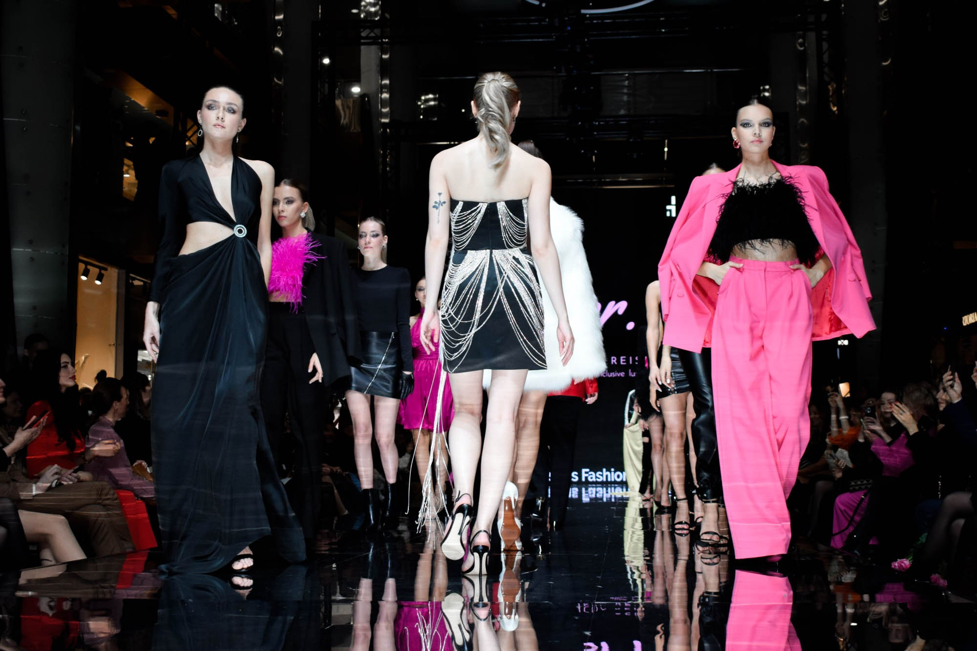 Съемки на показах мод