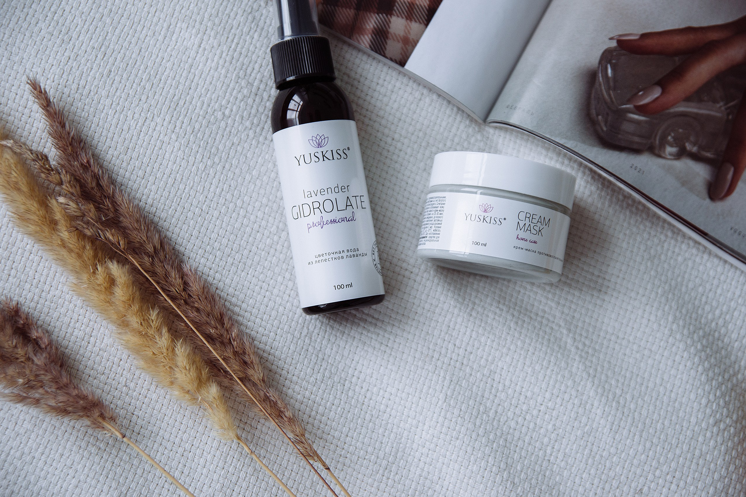 Контент фотографии для инстаграм мастера по шугарингу в студии. Контент фотограф Дарья Едапина Новосибирск. Фотограф Дарья Едапина Новосибирск