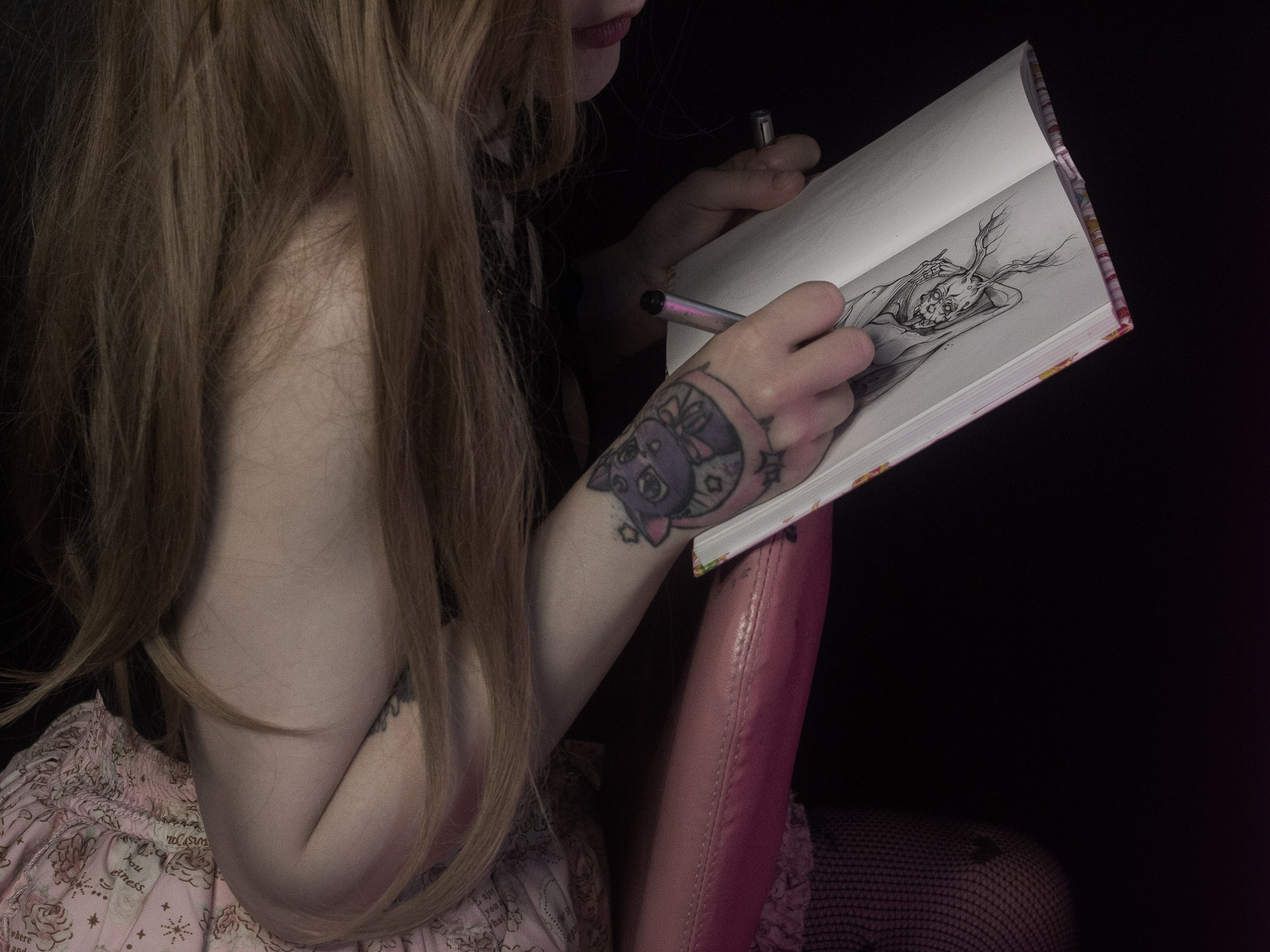 Милена, тату-мастер и художница. Контент-фотограф для творческих единиц и мастеров в Санкт-Петербурге