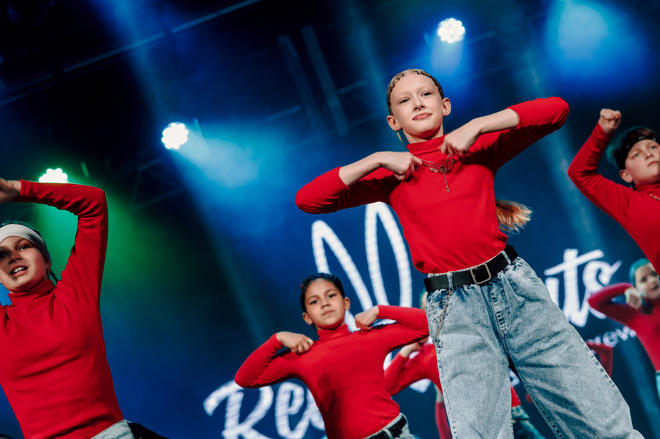 Отчётный концерт танцевальной школы «Red Rabbits» 2025. Лёшка Варзегов — фотограф