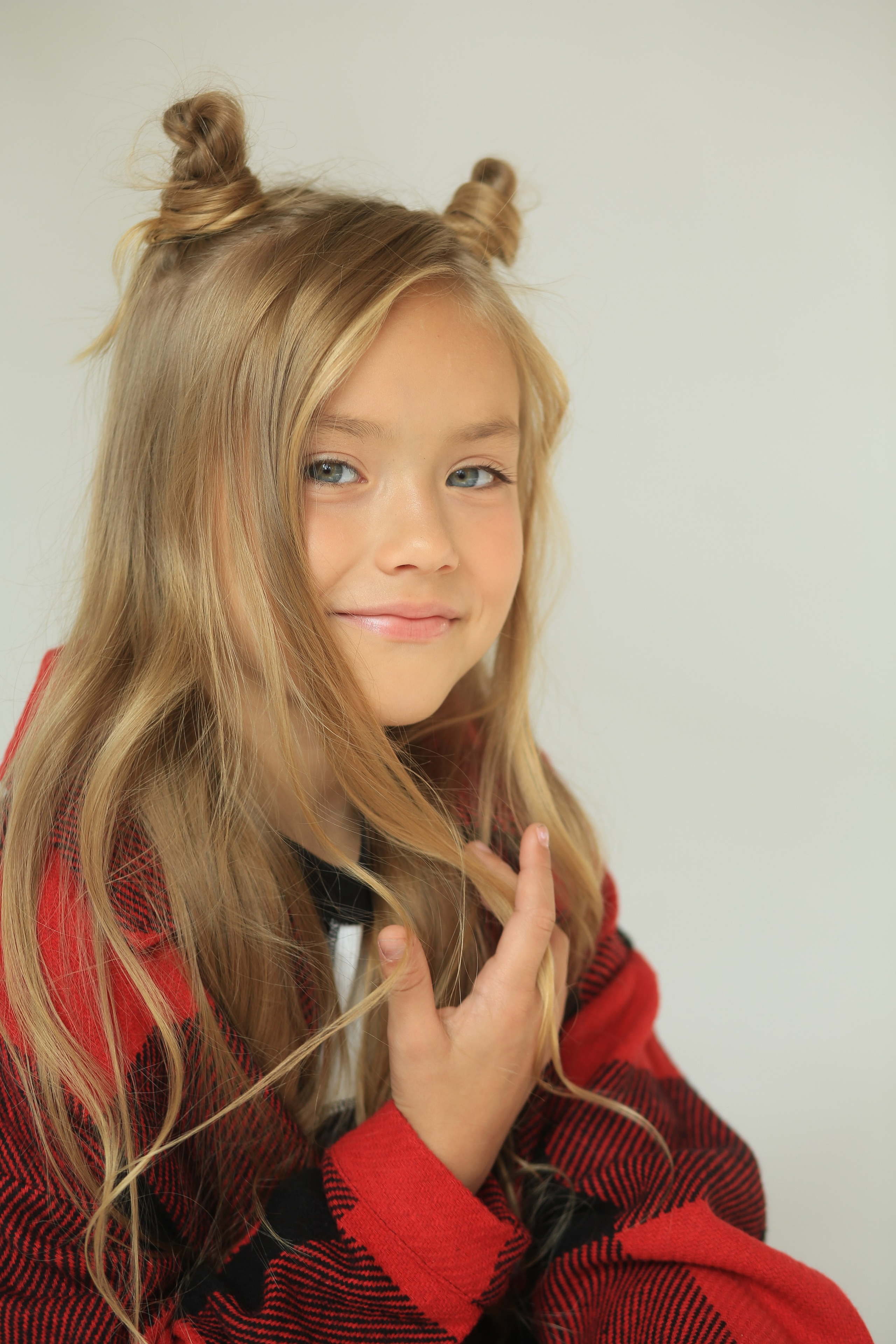 Анфиса, 10 лет. KED Production — продакшн из СПб. Создаём фото, видео и контент, который помогает брендам и селлерам продавать больше