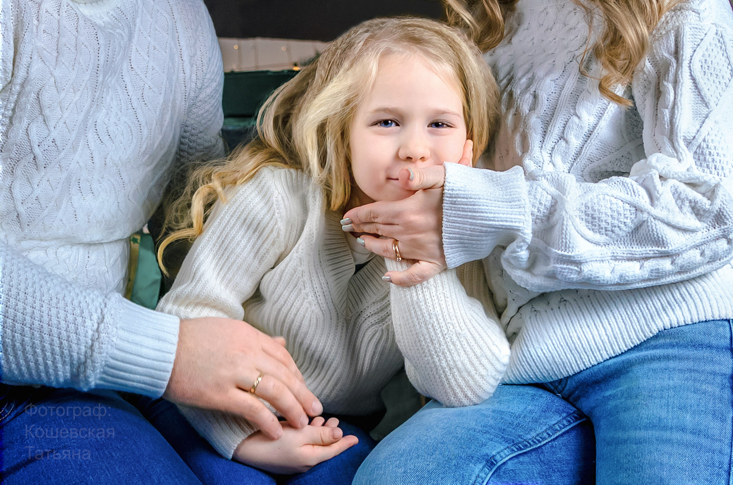 Фотоссесия  в тёмном и светлом ключе с огоньками на Новый год. Фотографы для фотосессий в Новосибирске