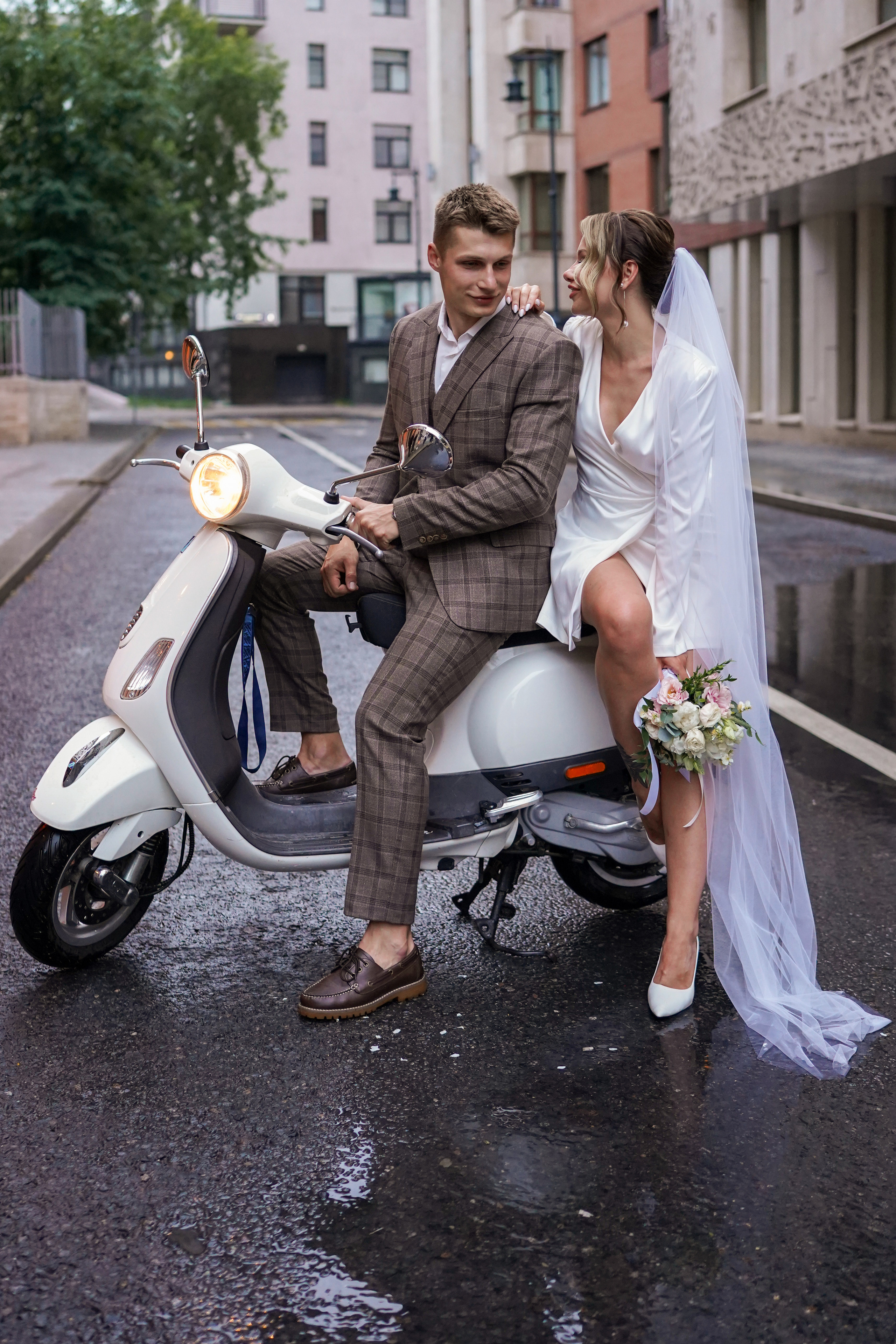 Камерная свадьба-прогулка в городе. Семейный фотограф в Москве Галина Гончар