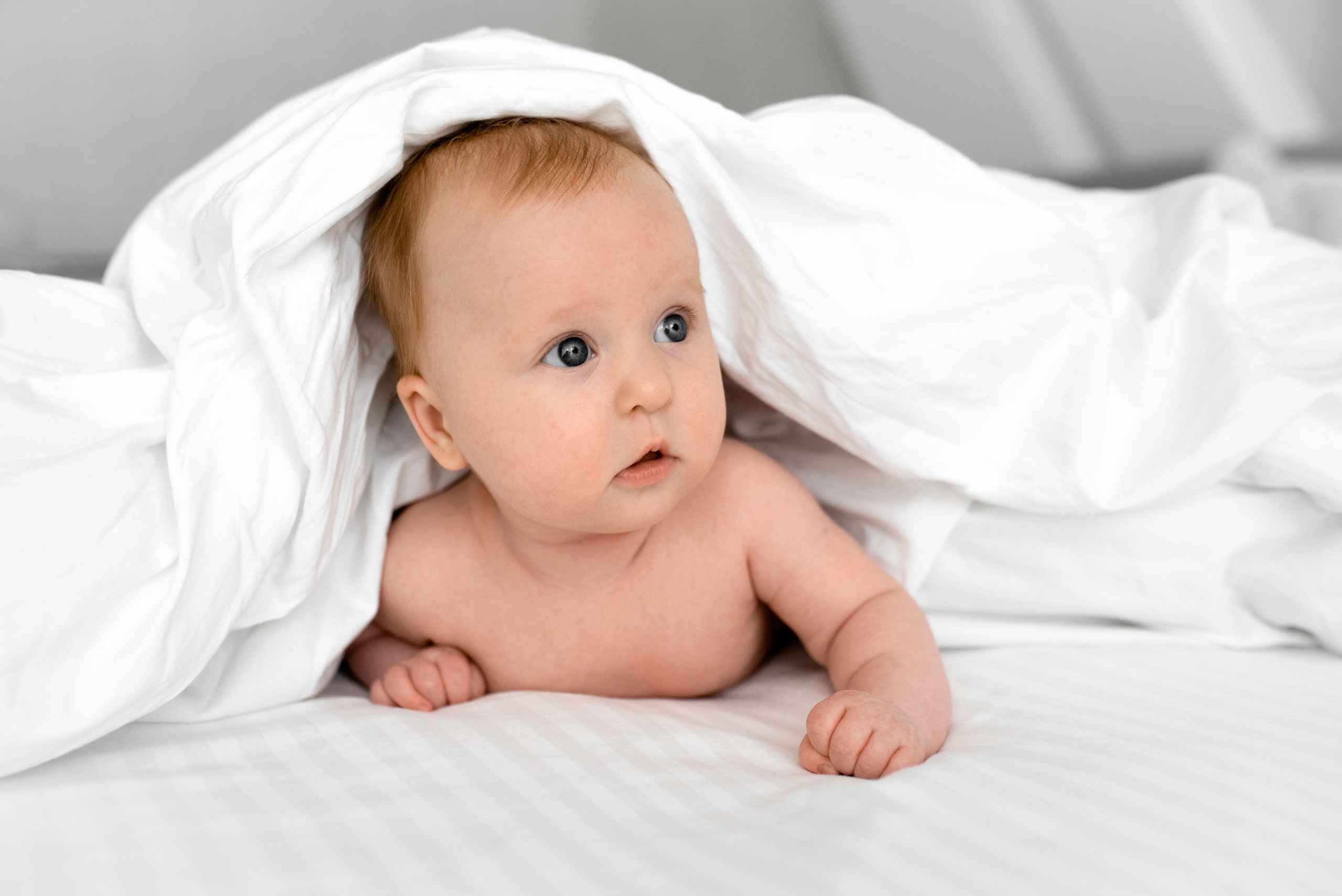 Александра, 3 месяца (домашняя фотосессия в стиле Lifestyle). Фотограф новорожденных в Екатеринбурге Лена Ильина