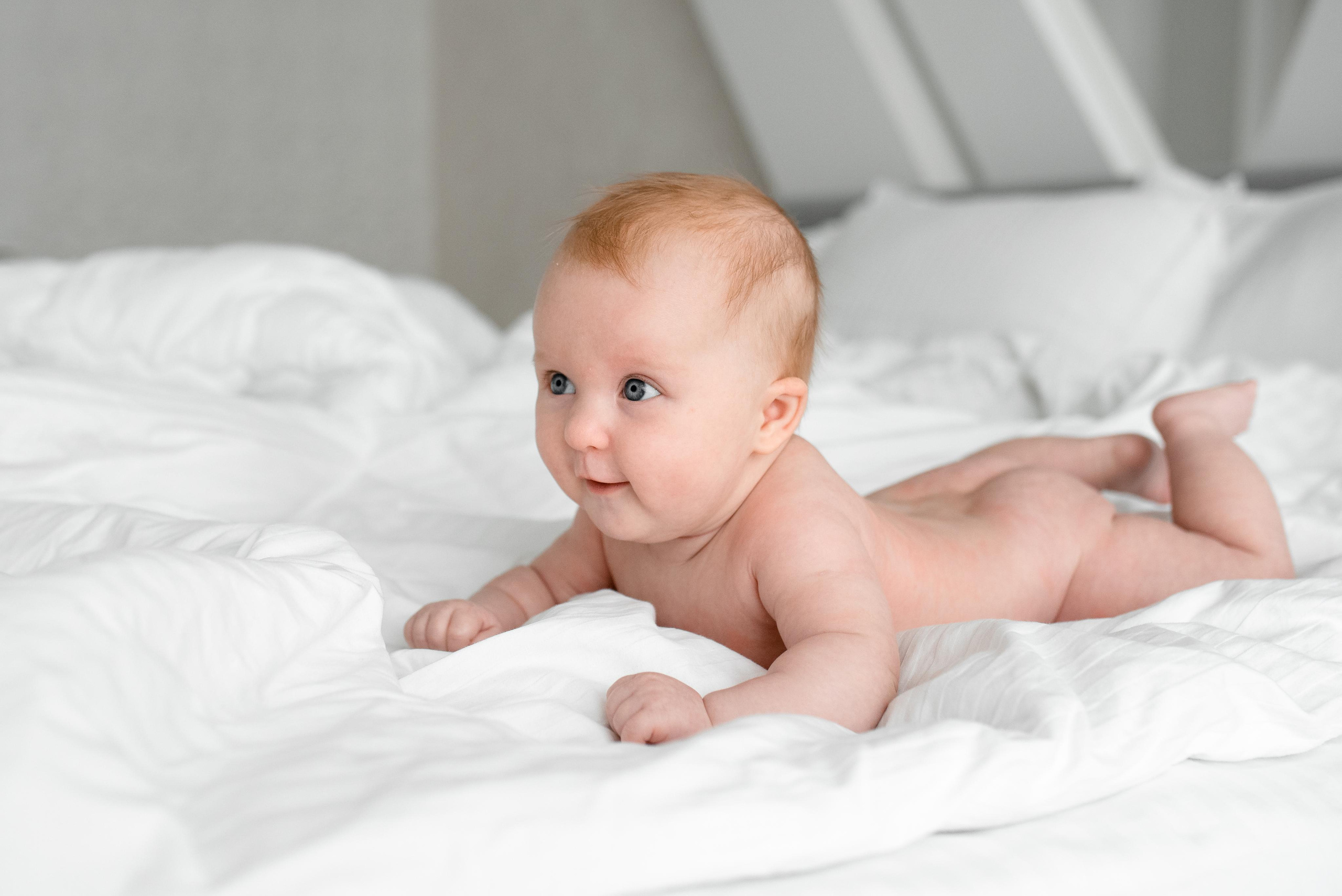 Александра, 3 месяца (домашняя фотосессия в стиле Lifestyle). Фотограф новорожденных в Екатеринбурге Лена Ильина