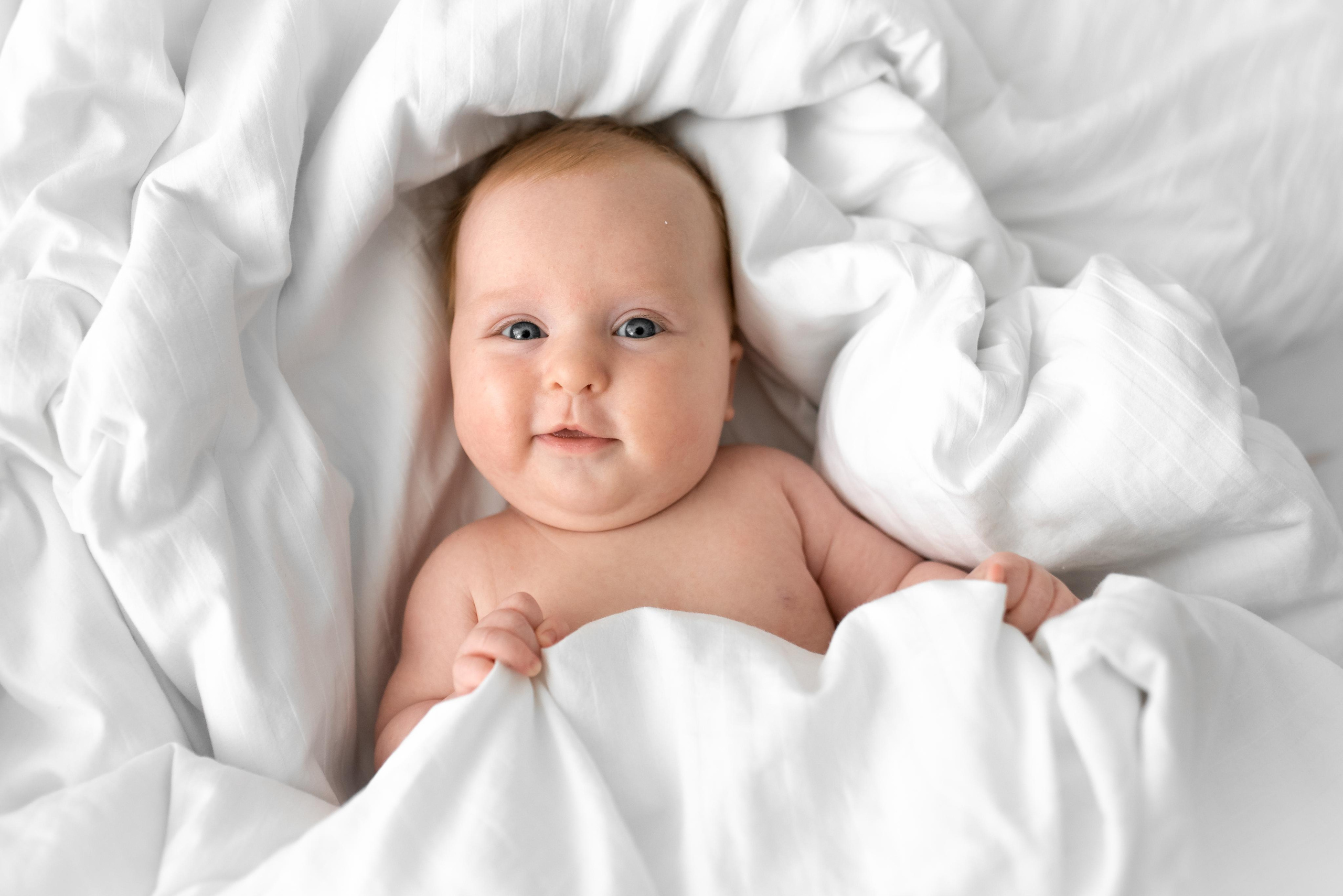 Александра, 3 месяца (домашняя фотосессия в стиле Lifestyle). Фотограф новорожденных в Екатеринбурге Лена Ильина