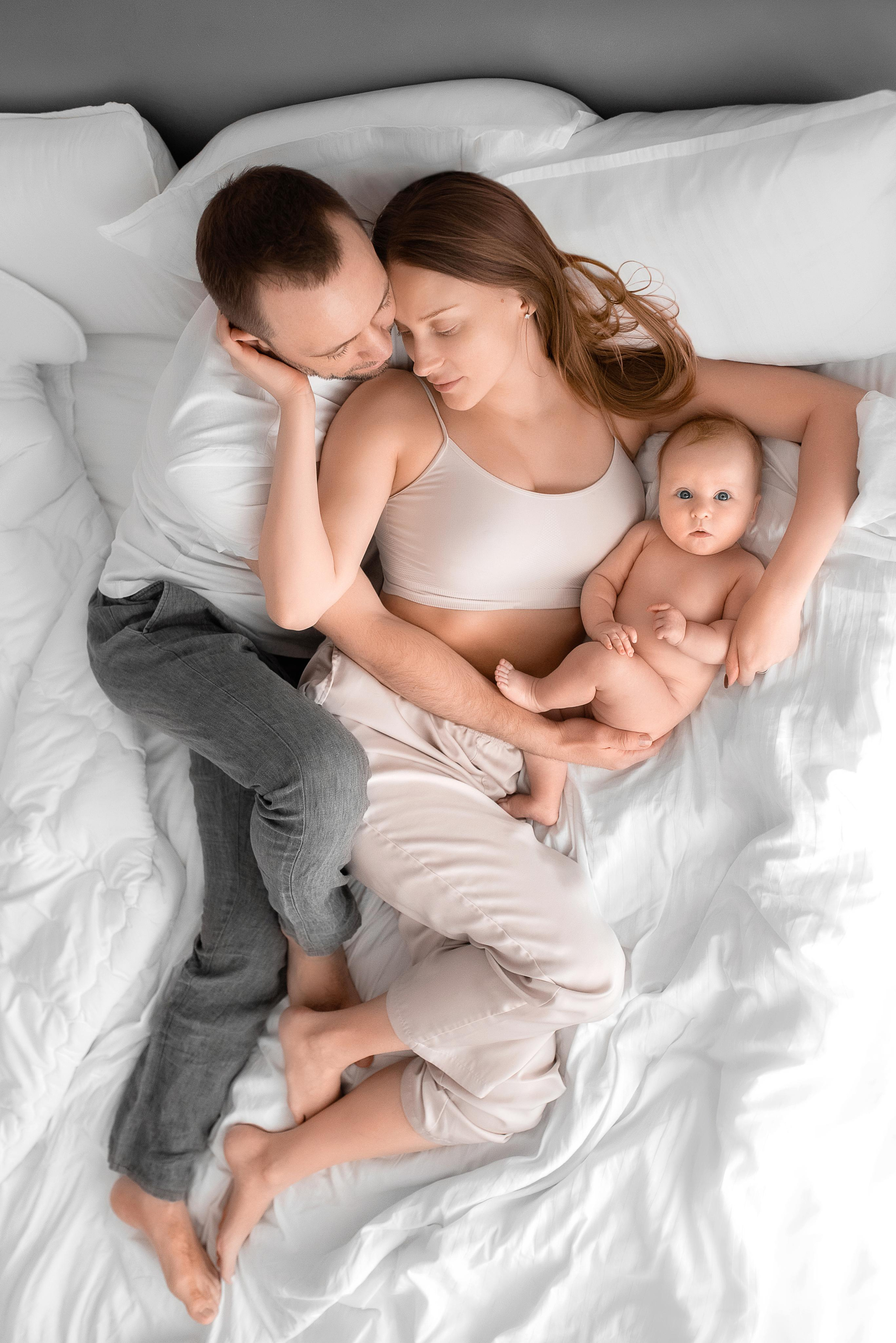 Александра, 3 месяца (домашняя фотосессия в стиле Lifestyle). Фотограф новорожденных в Екатеринбурге Лена Ильина