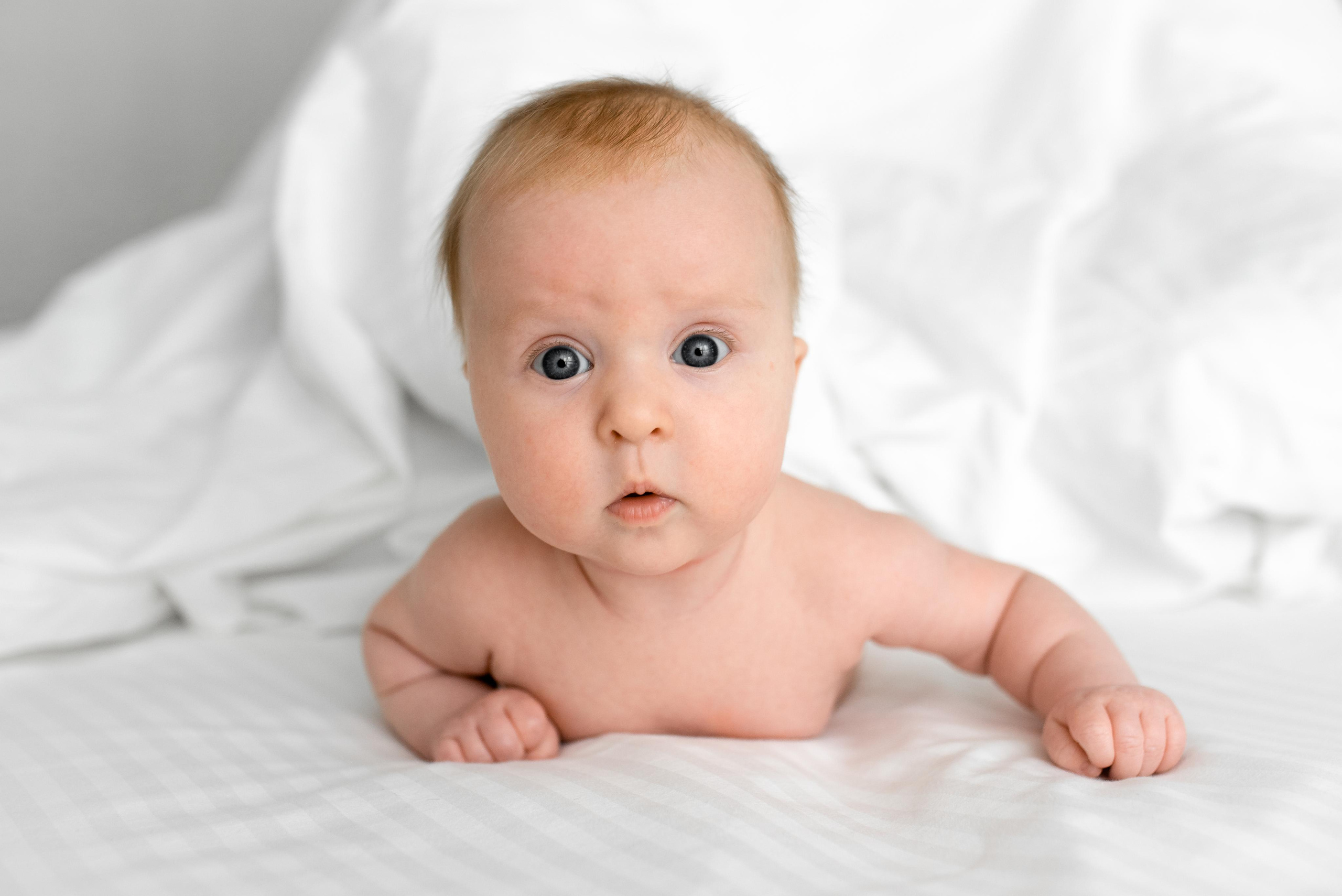 Александра, 3 месяца (домашняя фотосессия в стиле Lifestyle). Фотограф новорожденных в Екатеринбурге Лена Ильина