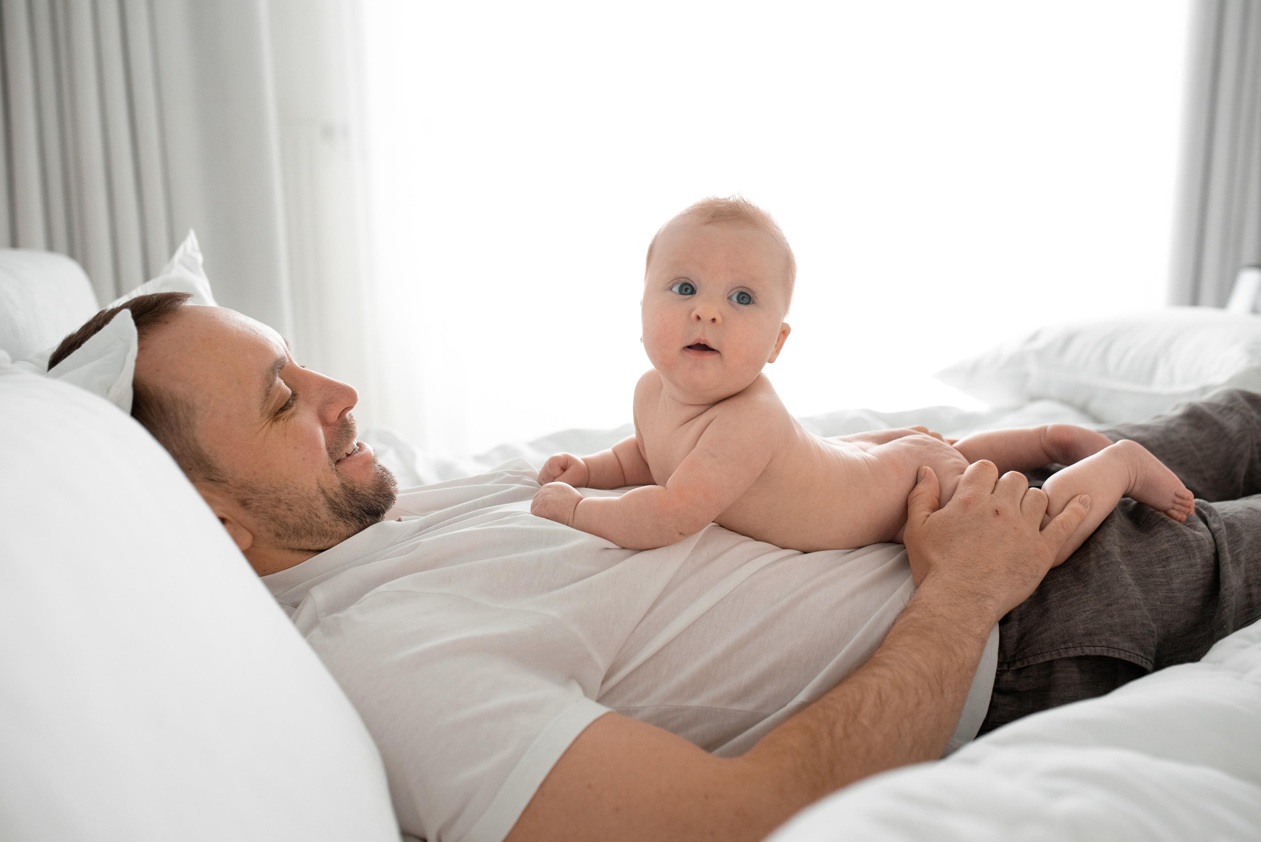 Александра, 3 месяца (домашняя фотосессия в стиле Lifestyle). Фотограф новорожденных в Екатеринбурге Лена Ильина