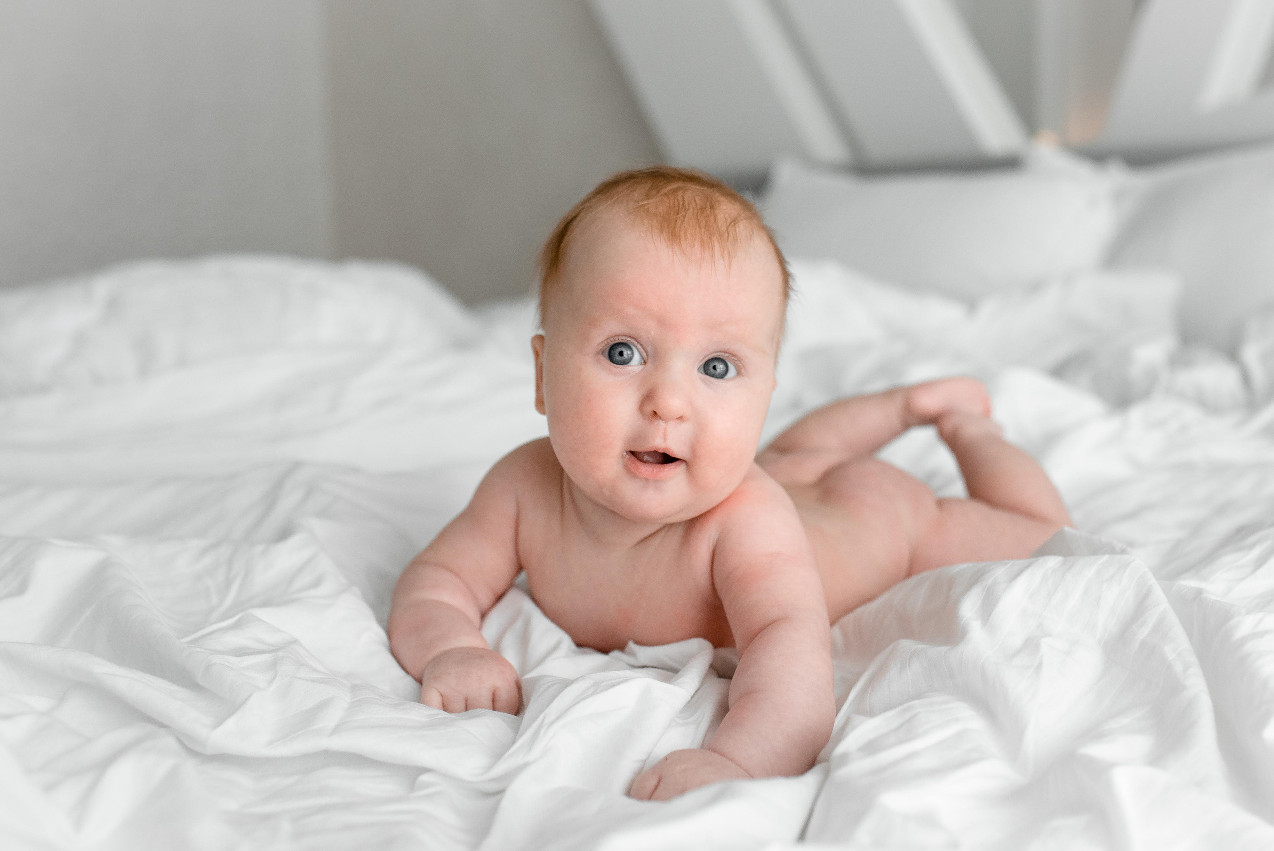 Александра, 3 месяца (домашняя фотосессия в стиле Lifestyle). Фотограф новорожденных в Екатеринбурге Лена Ильина