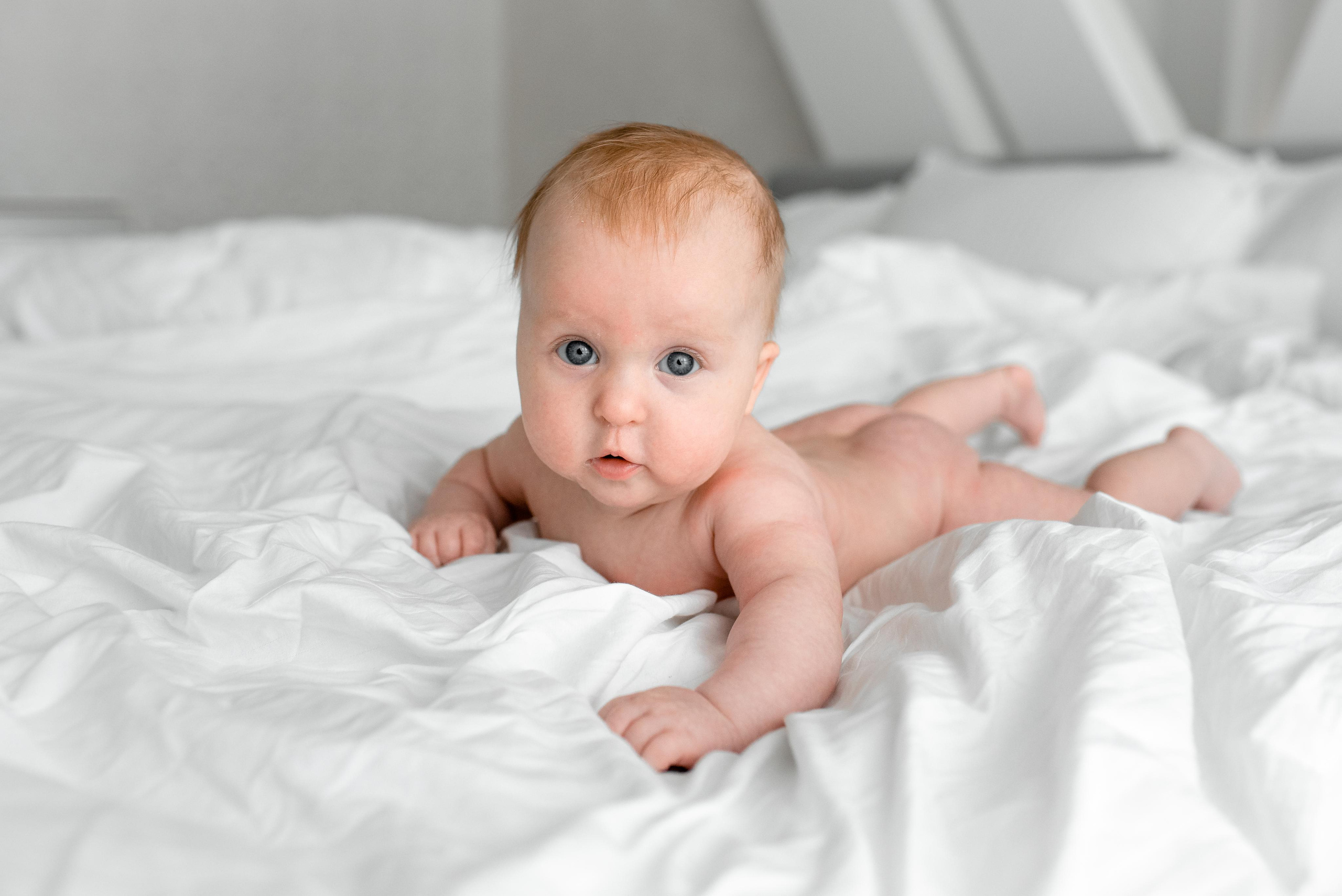 Александра, 3 месяца (домашняя фотосессия в стиле Lifestyle). Фотограф новорожденных в Екатеринбурге Лена Ильина