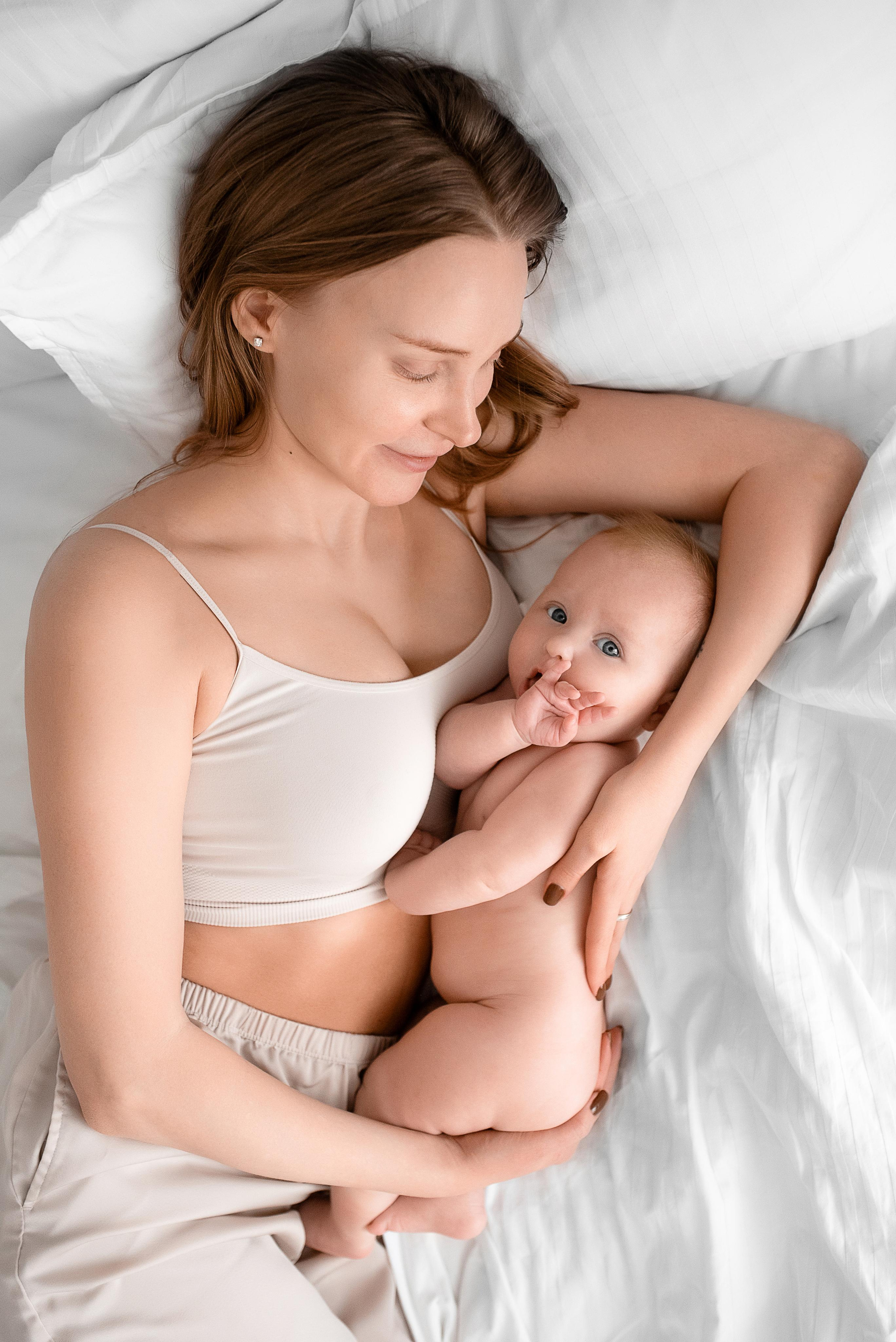 Александра, 3 месяца (домашняя фотосессия в стиле Lifestyle). Фотограф новорожденных в Екатеринбурге Лена Ильина