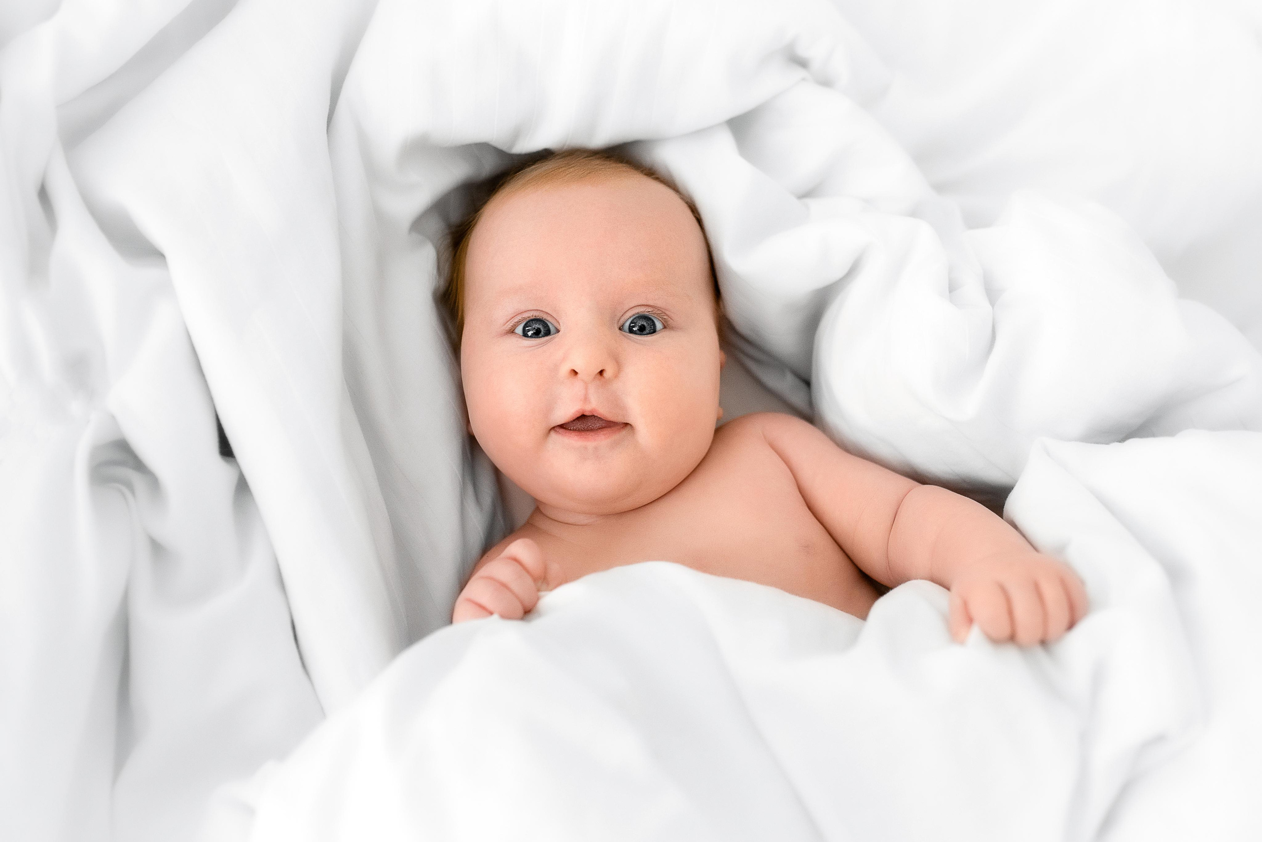 Александра, 3 месяца (домашняя фотосессия в стиле Lifestyle). Фотограф новорожденных в Екатеринбурге Лена Ильина