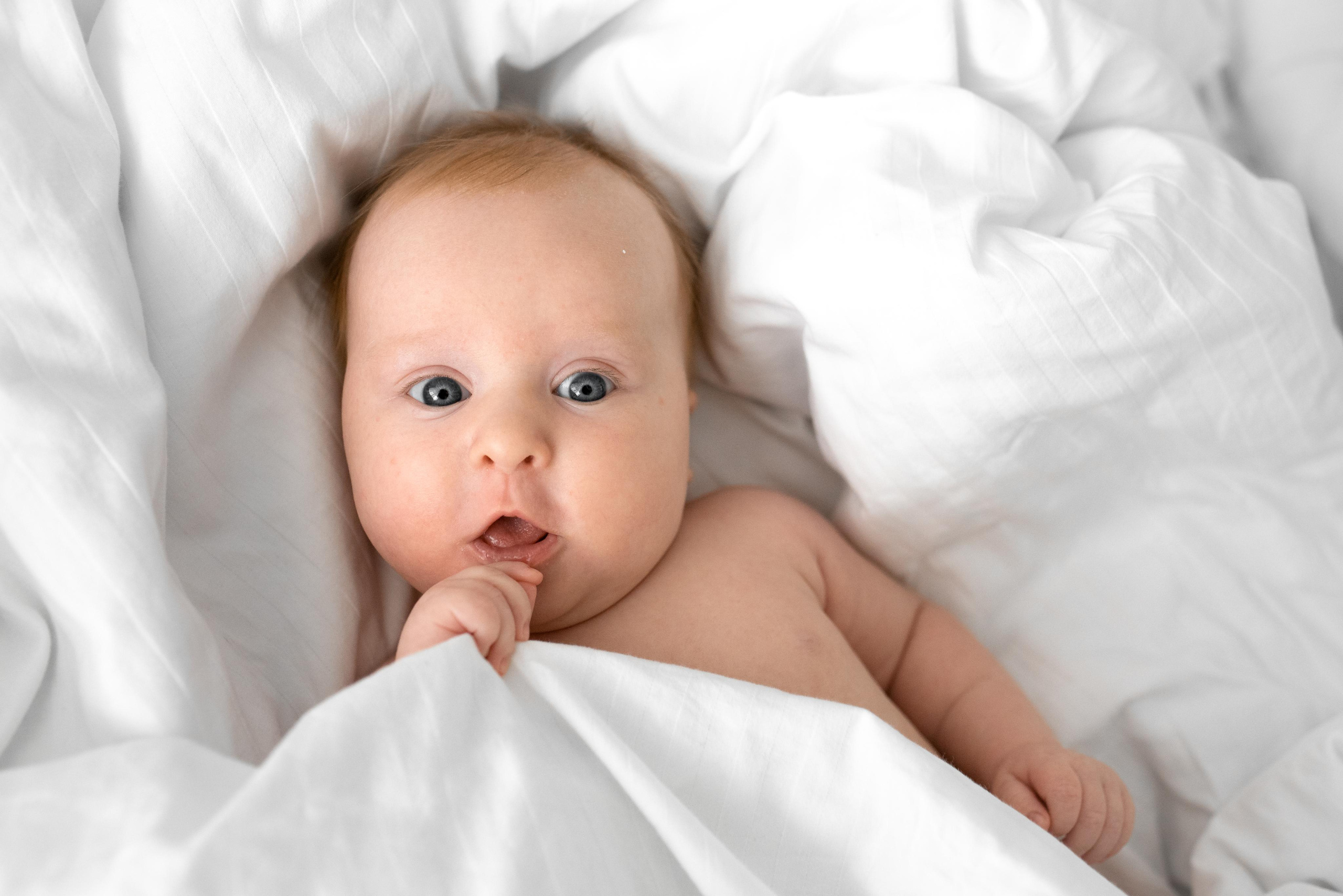 Александра, 3 месяца (домашняя фотосессия в стиле Lifestyle). Фотограф новорожденных в Екатеринбурге Лена Ильина