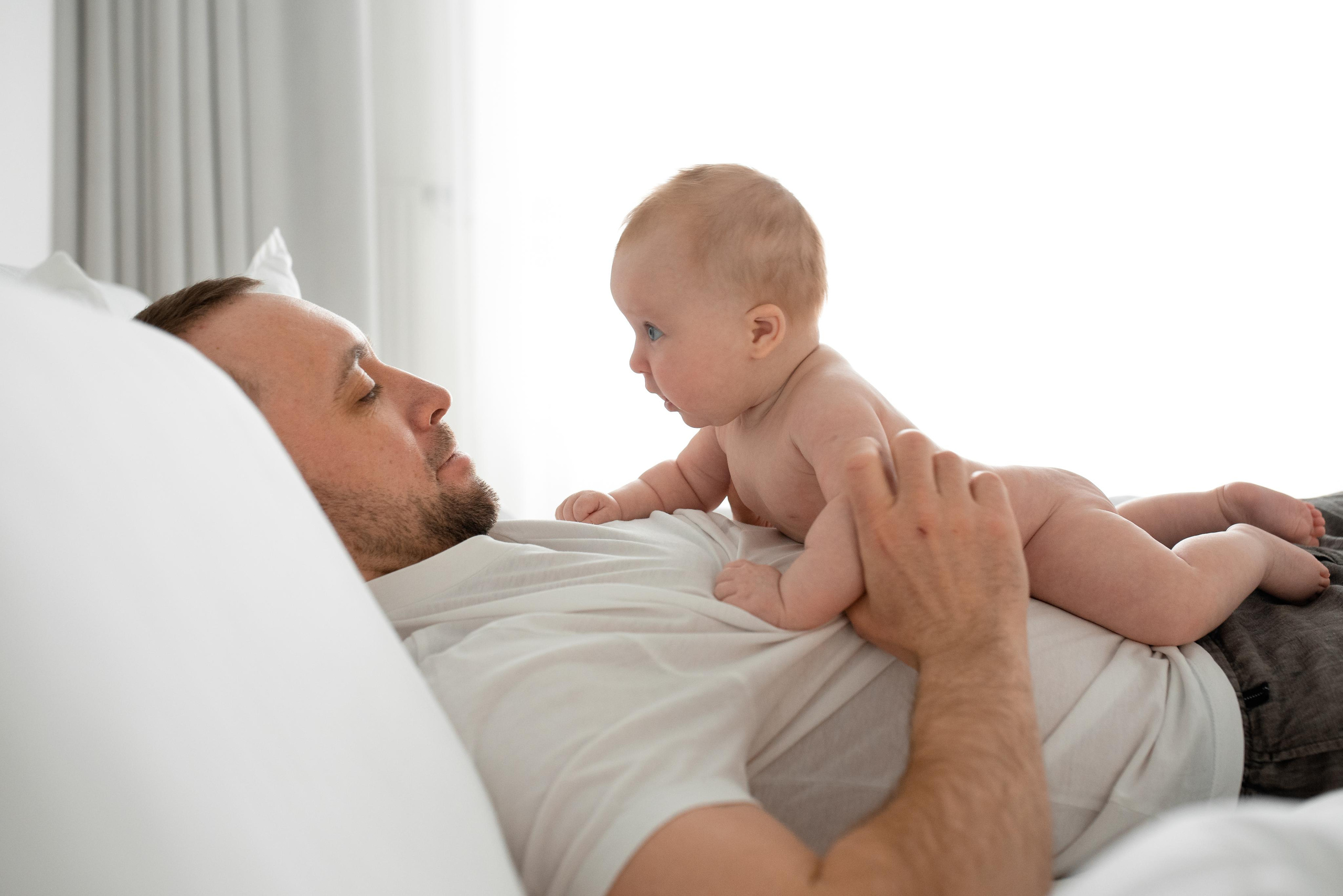 Александра, 3 месяца (домашняя фотосессия в стиле Lifestyle). Фотограф новорожденных в Екатеринбурге Лена Ильина