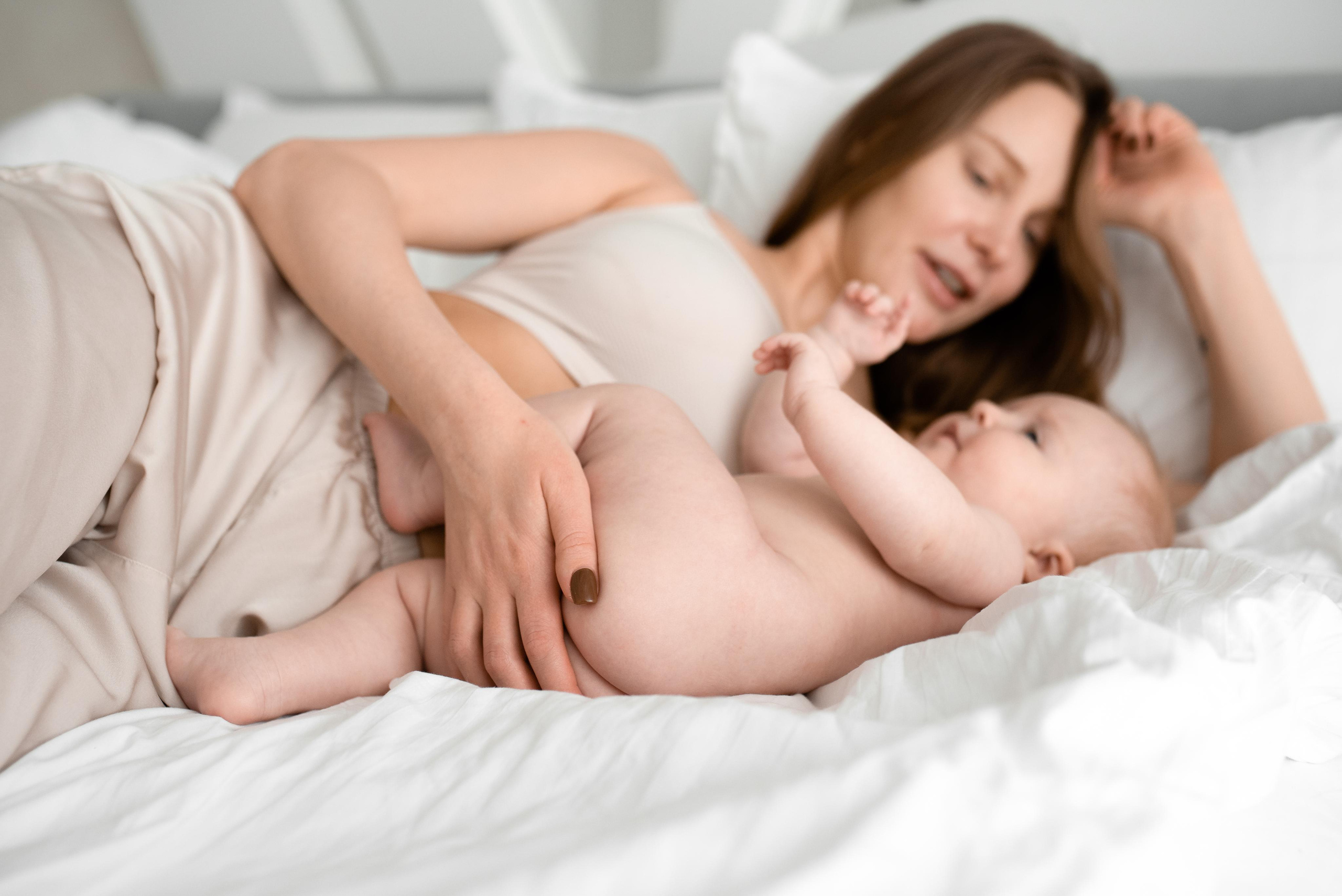 Александра, 3 месяца (домашняя фотосессия в стиле Lifestyle). Фотограф новорожденных в Екатеринбурге Лена Ильина