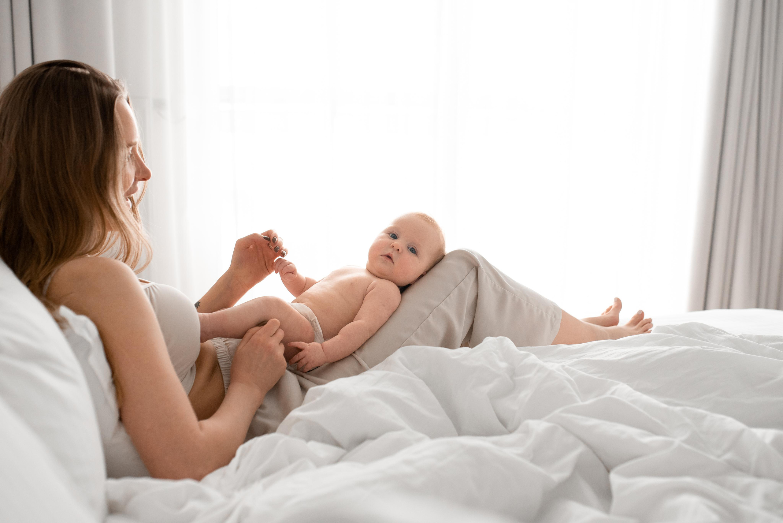 Александра, 3 месяца (домашняя фотосессия в стиле Lifestyle). Фотограф новорожденных в Екатеринбурге Лена Ильина