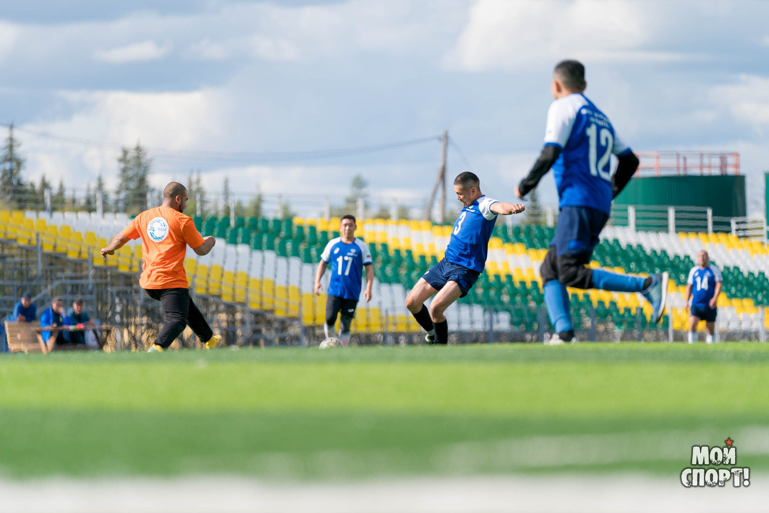 Товарищеская игра по футболу между командами ФКУ Упрдор «Вилюй», МР «Горный улус» и ООО «Мегинские автомагистрали». Студия «Мой Спорт!» — все о спорте в Якутии