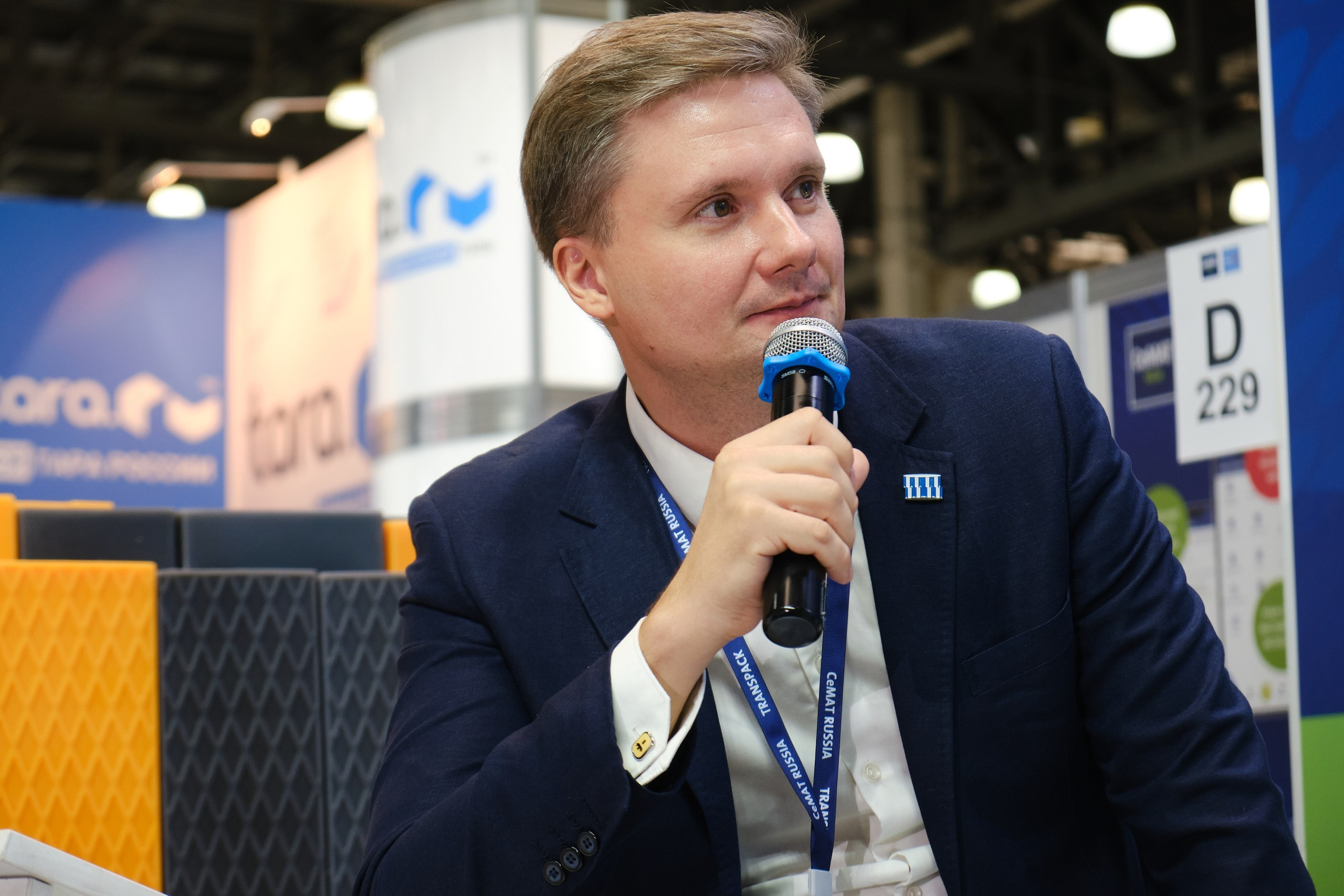 Выставка CeMAT. Репортажный фотограф в Москве Денис Тамко