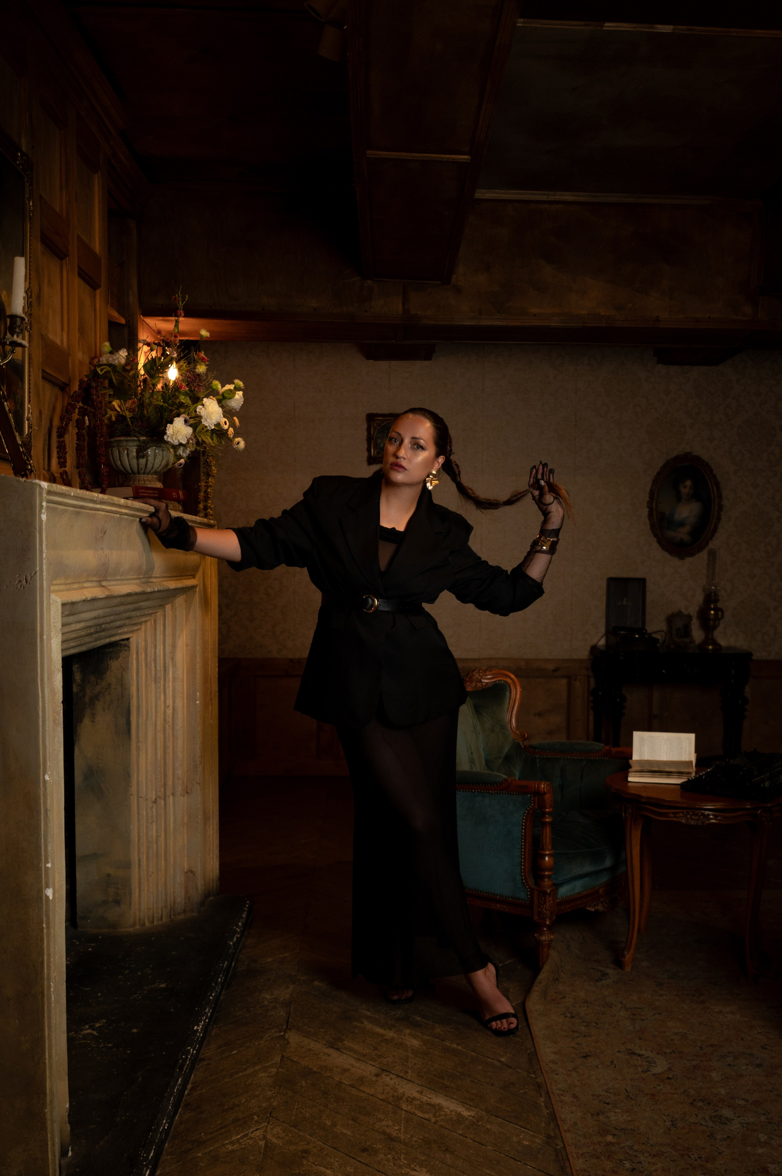 Стильная фотосессия в винтажном зале Питера. Женский фотограф Санкт-Петербург Александра Колий