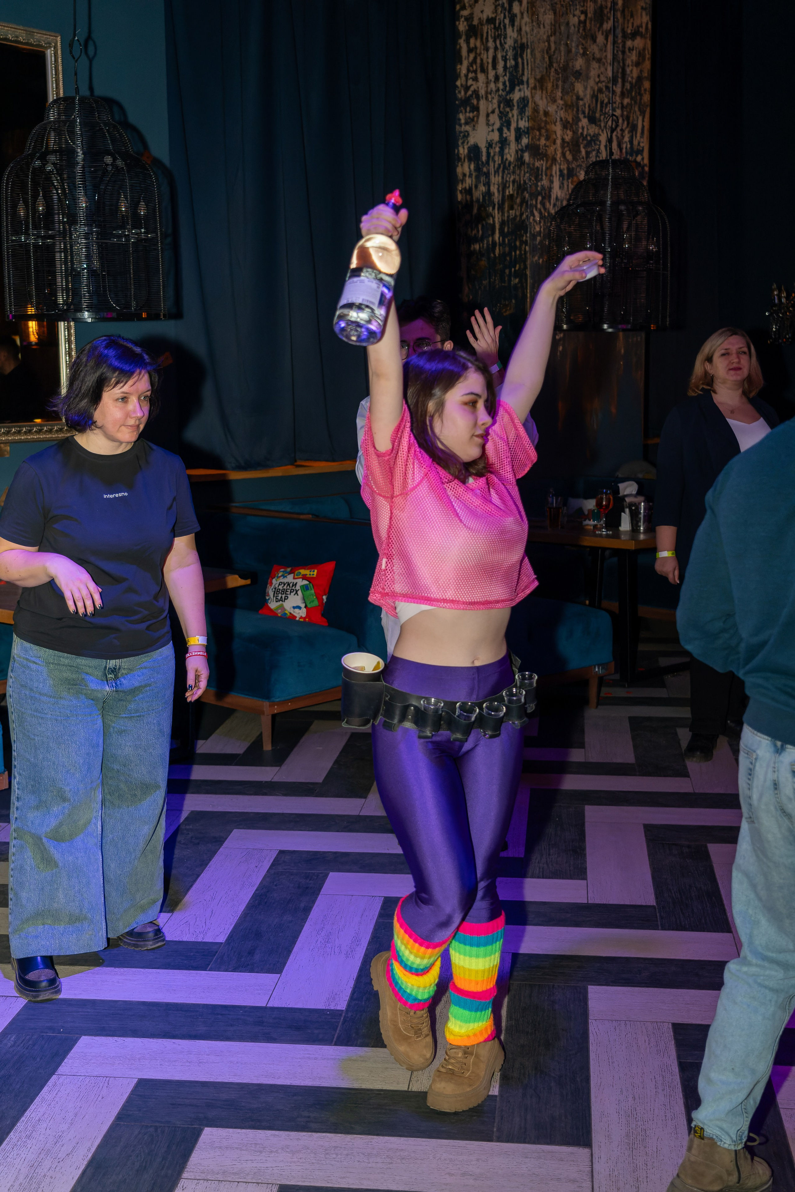 Съёмка в клубе, бар руки вверх, клубная фотосессия. «Студия DRONAVT`s» — видеосъёмка и фотография г. Москва