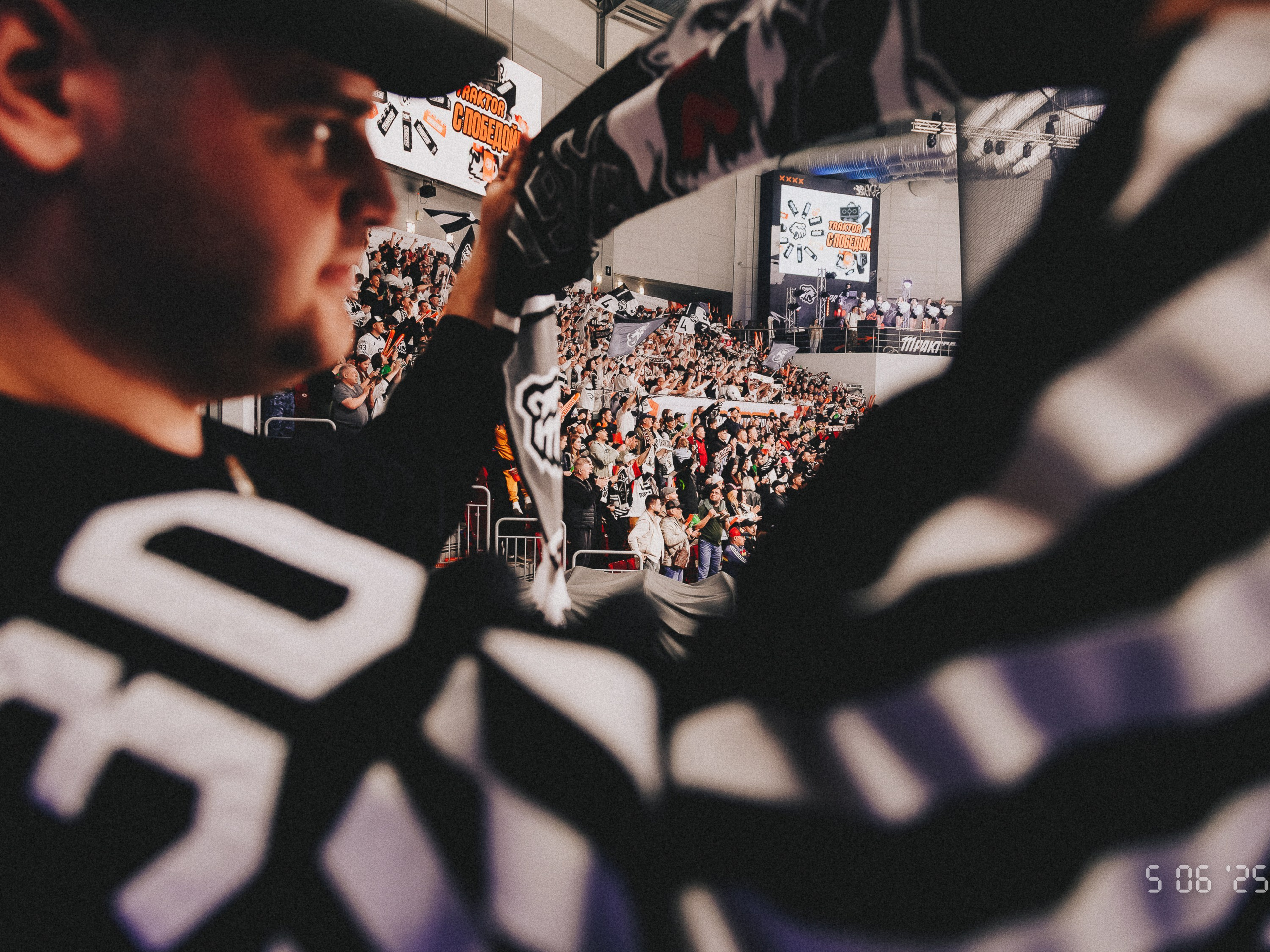 Съемка игры Трактор x Динамо. Репортажный фотограф Макс Брагин