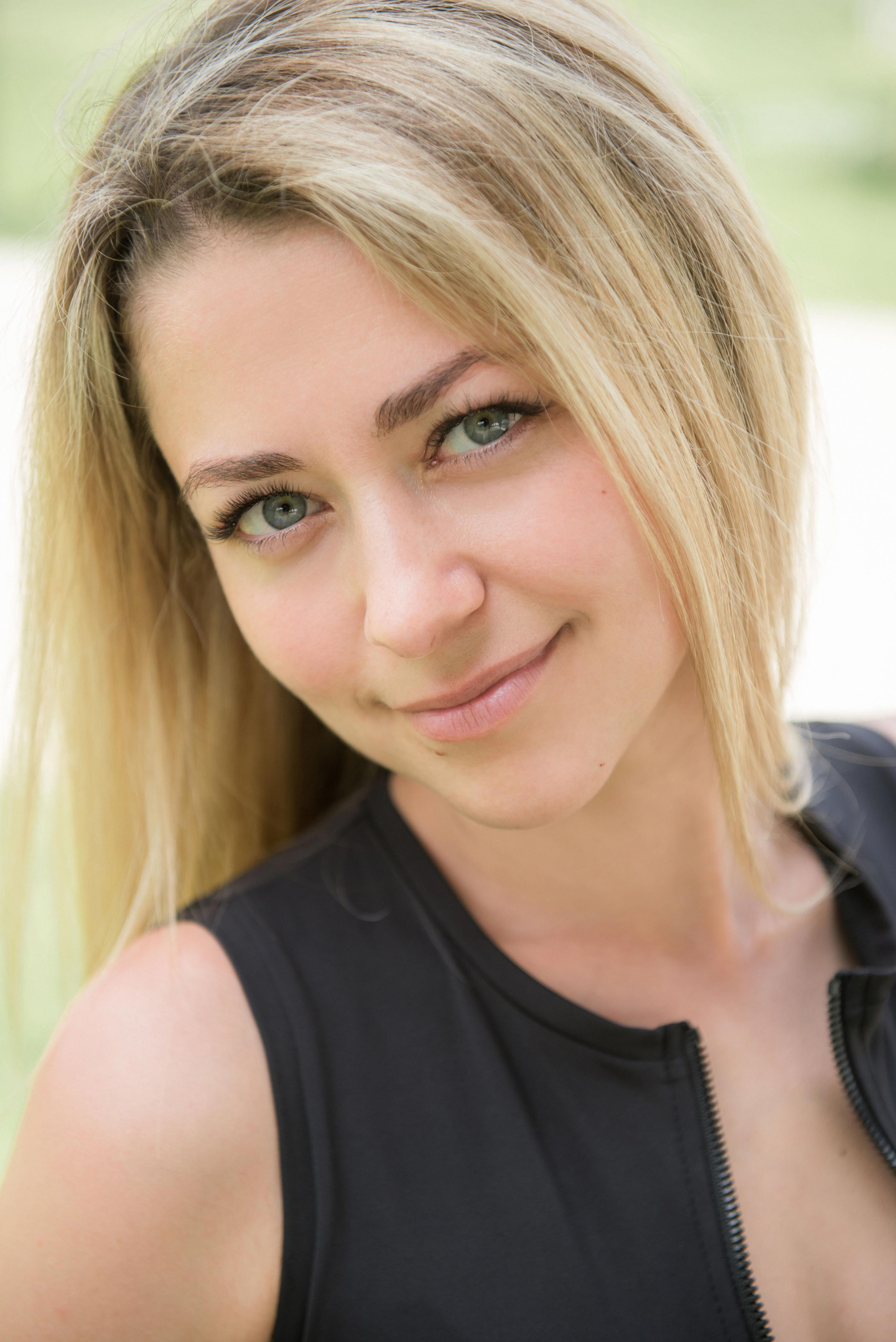 Тета-хилинг, предприниматель, пошив одежды. Бренд-фотограф для экспертов и блогеров в Москве Влада Горбовская