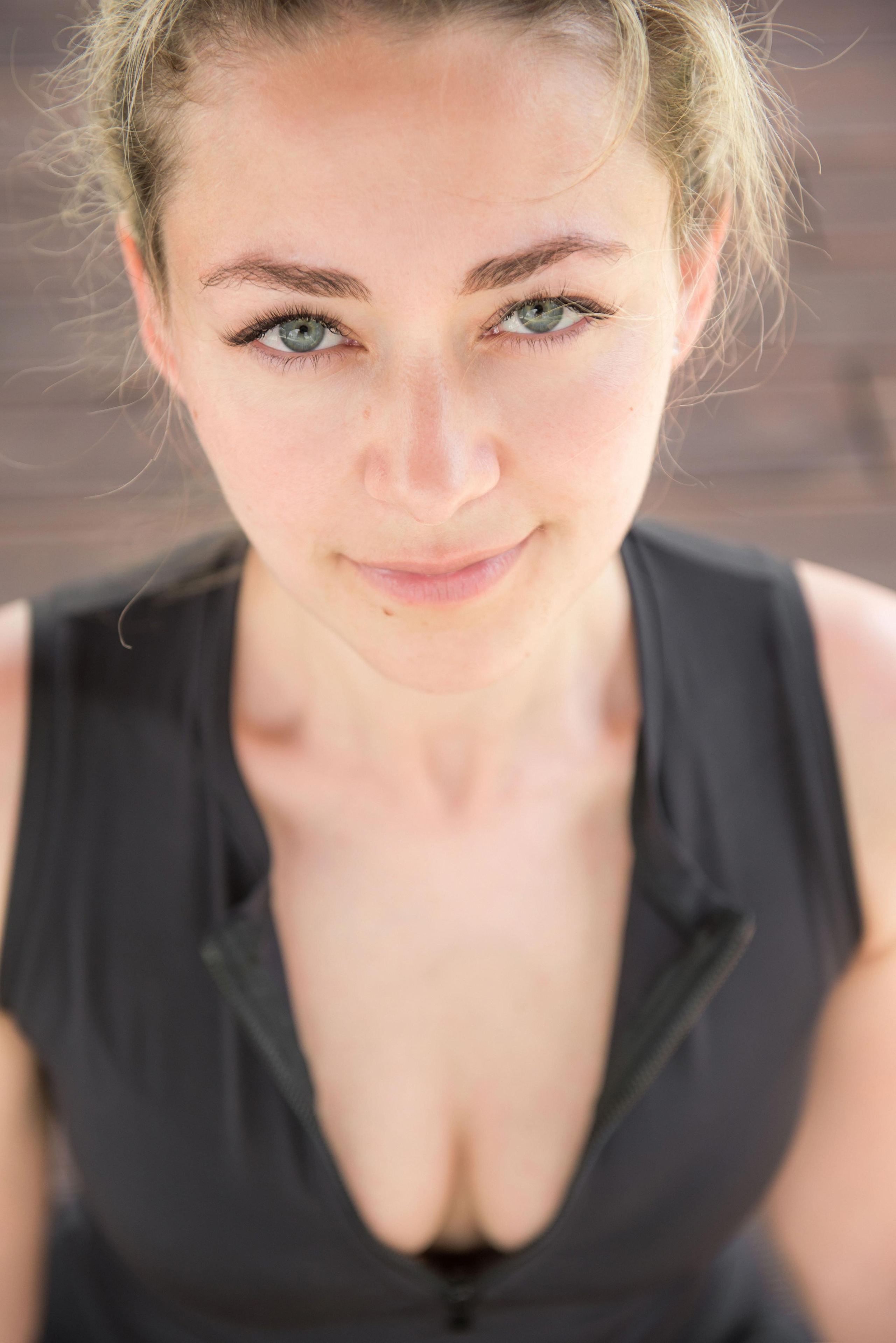 Тета-хилинг, предприниматель, пошив одежды. Бренд-фотограф для экспертов и блогеров в Москве Влада Горбовская