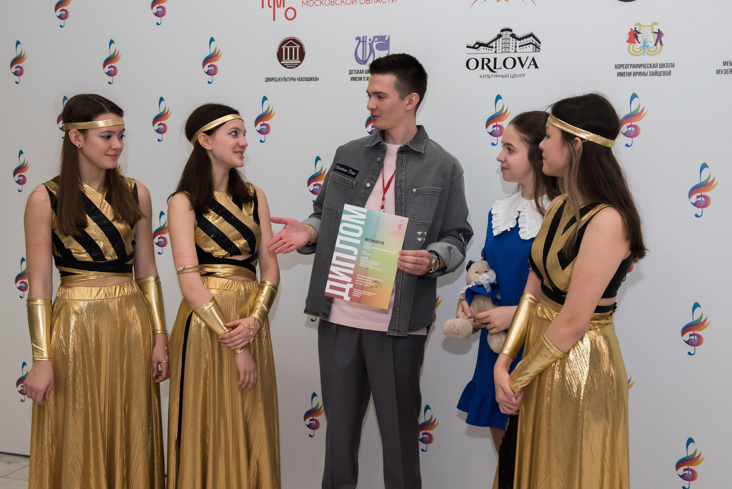 7 нот Подмосковья — Балашиха. Бренд-фотограф для экспертов и блогеров в Москве Влада Горбовская