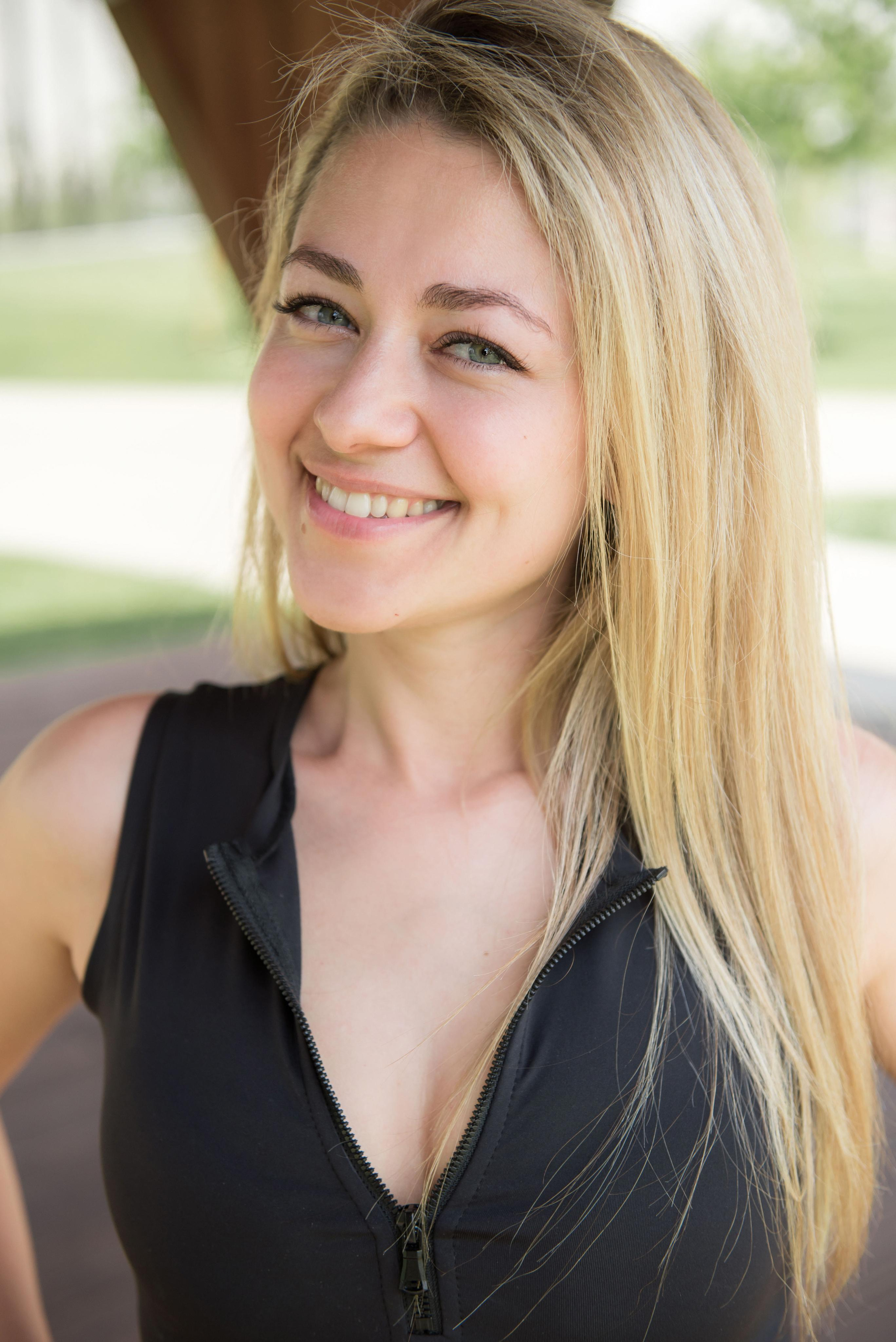 Тета-хилинг, предприниматель, пошив одежды. Бренд-фотограф для экспертов и блогеров в Москве Влада Горбовская