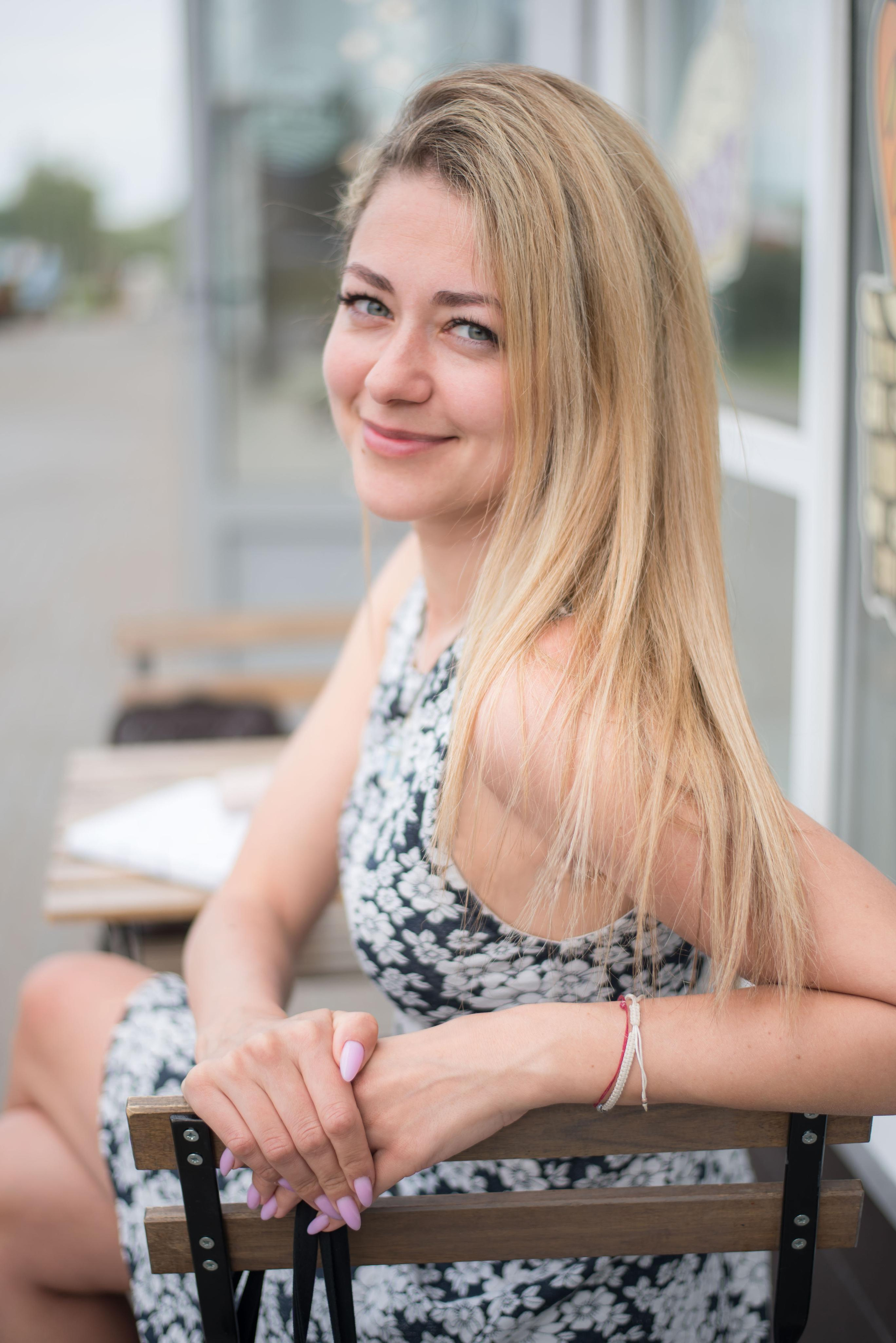 Тета-хилинг, предприниматель, пошив одежды. Бренд-фотограф для экспертов и блогеров в Москве Влада Горбовская