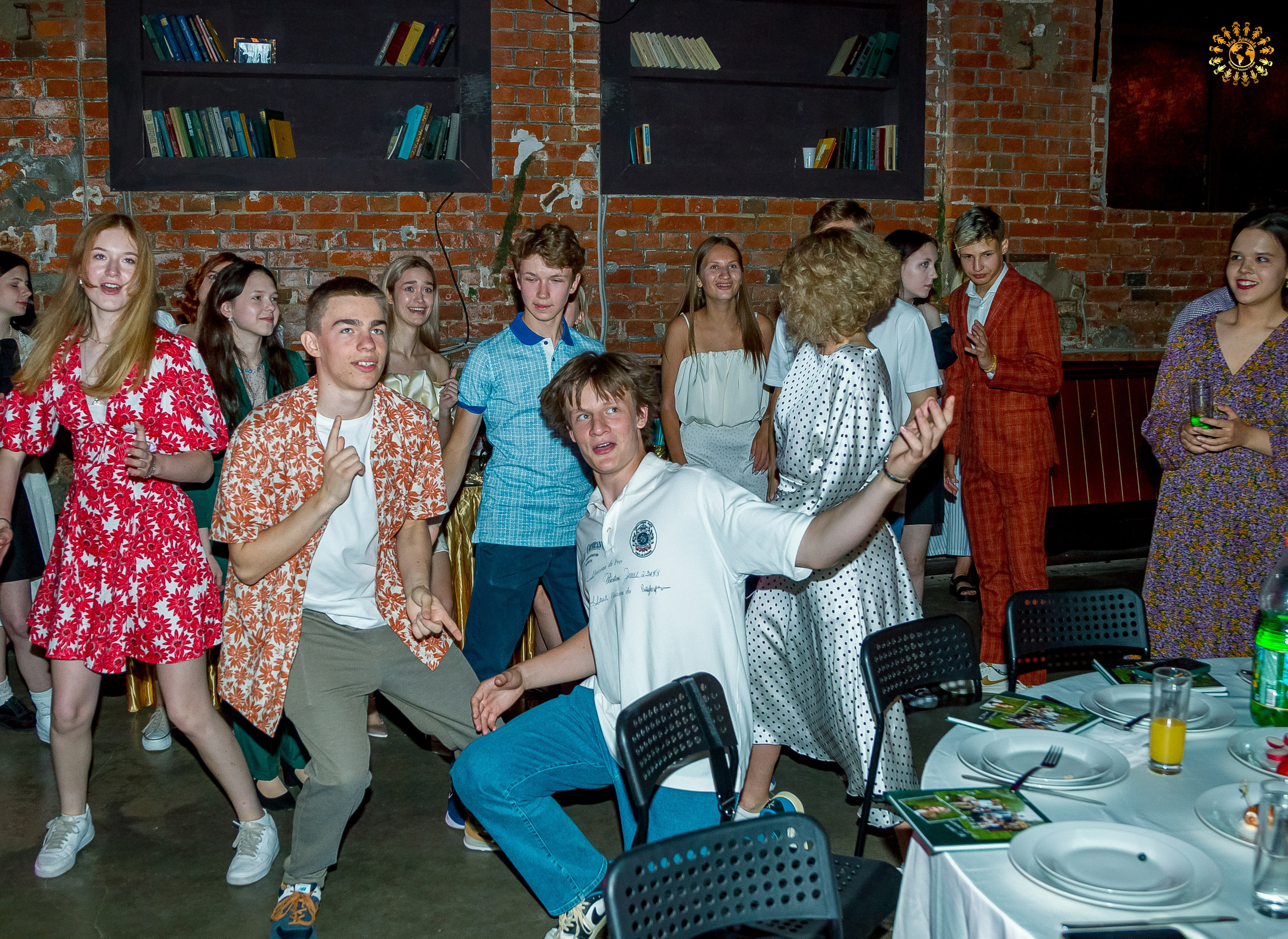 Выпускной 2023 (Школа 548; 9 Ж класс) AG Loft «Библиотека», Москва. Репортажная съемка в Москве и области. Анималистика