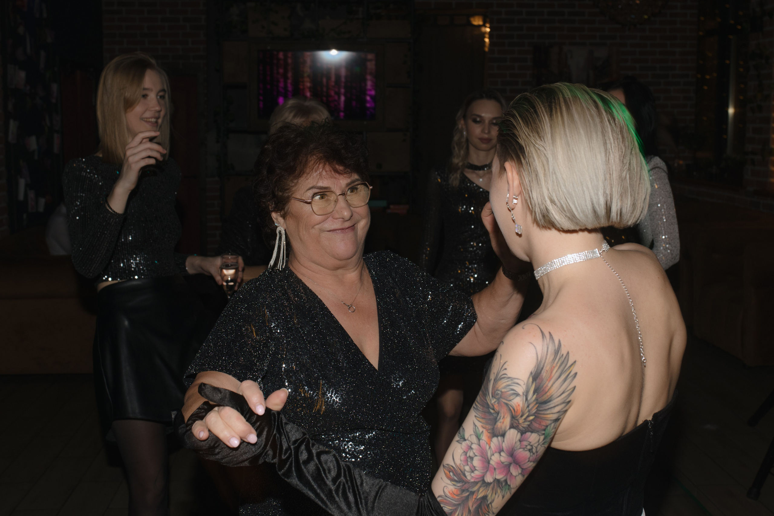 День рождения Томы — Let`s Talk Bar. Свадебный фотограф Екатеринбург/Челябинск — Любовь Волохова