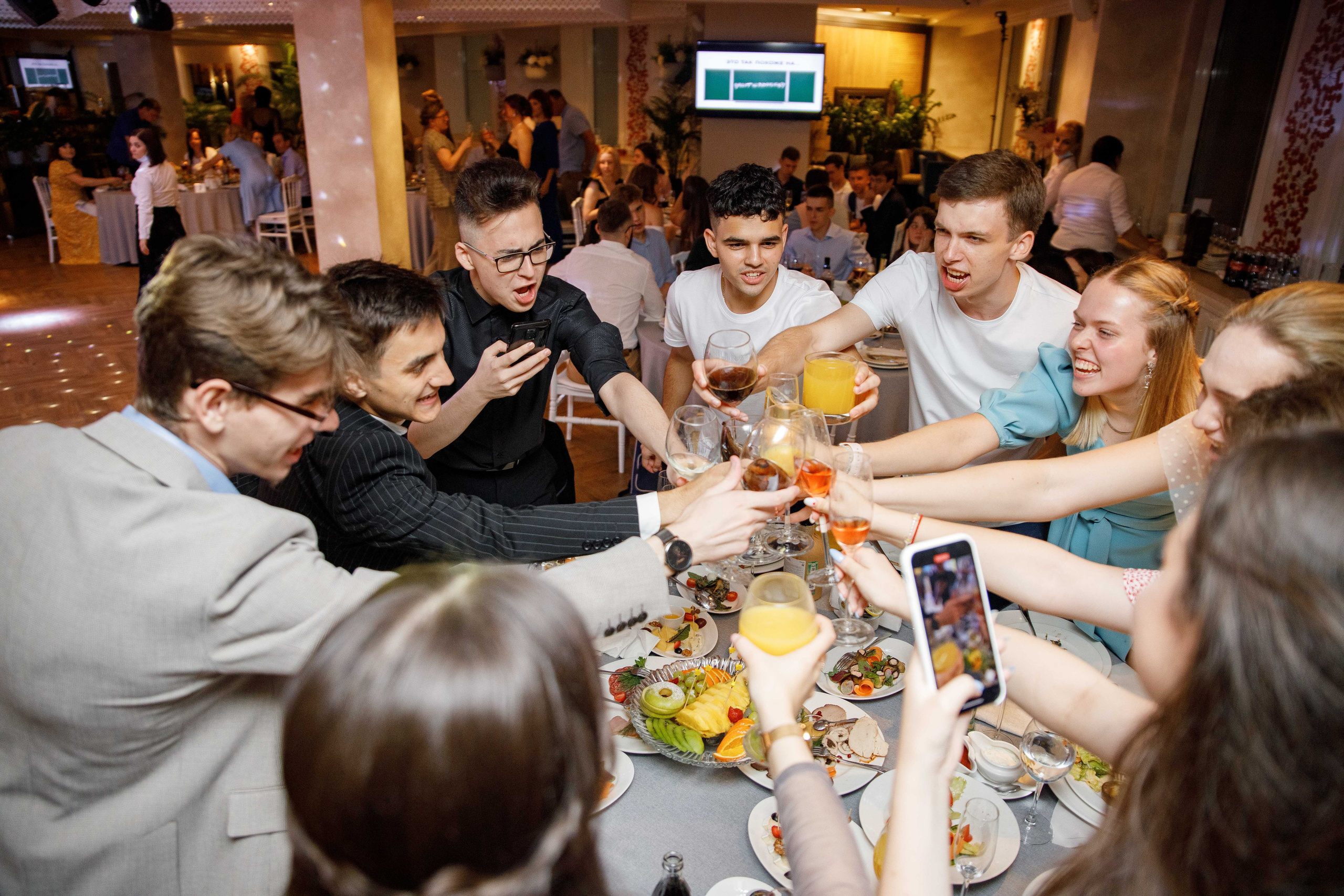 Выпускной. Ресторан Разговоры. Фотограф Андрей Баксов
